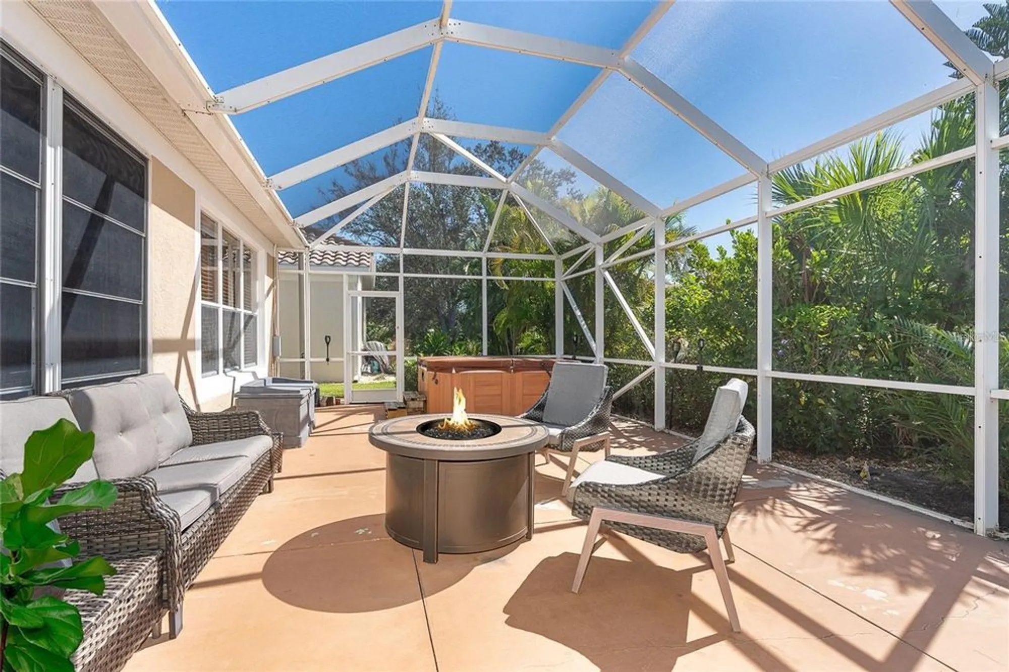 Property Slideshow image 2 of 28 | 320 langholm dr, Venice, FL, 34293