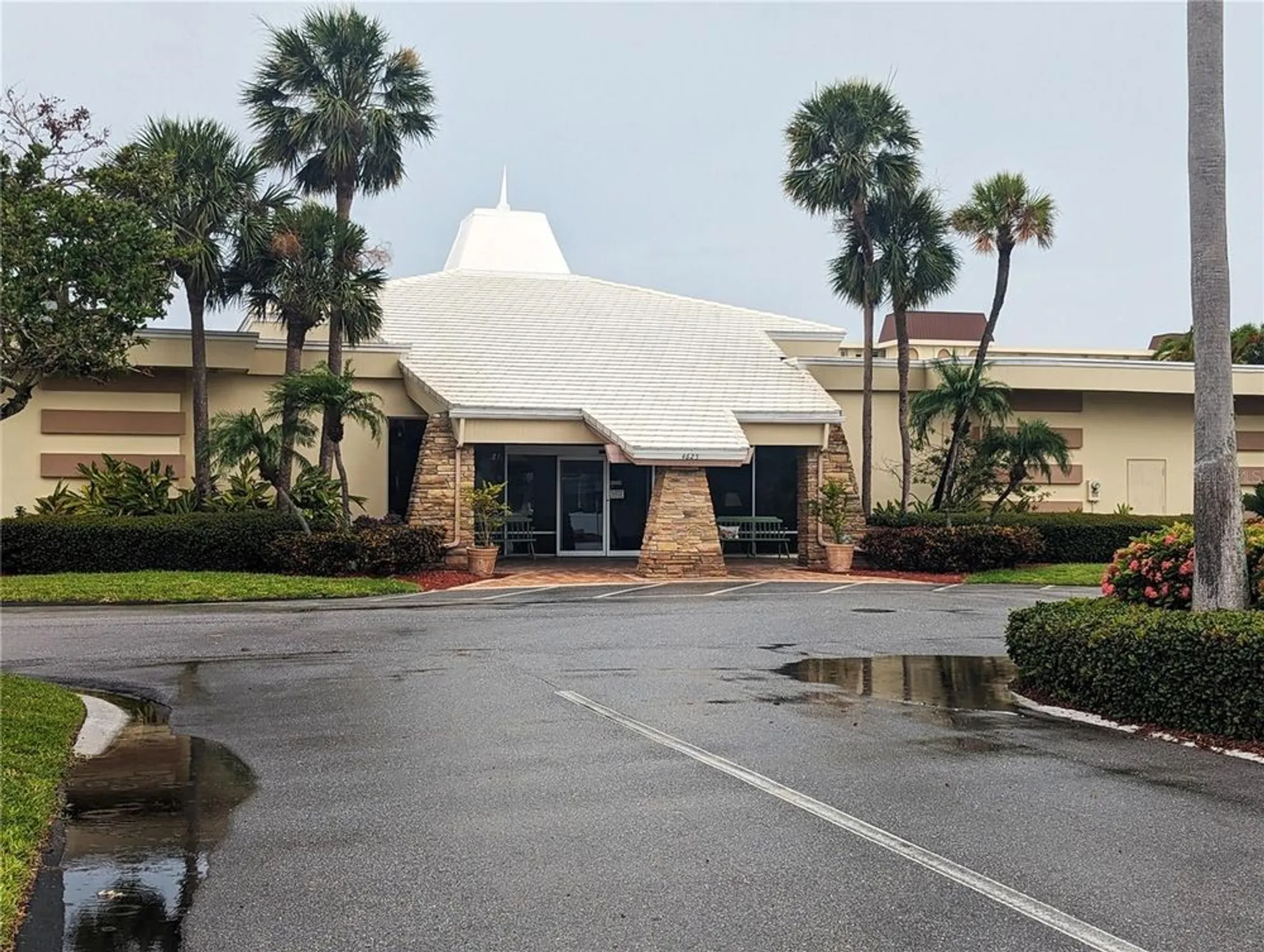 Property Slideshow image 54 of 61 | 4725 cove cir apt 908, St Petersburg, FL, 33708