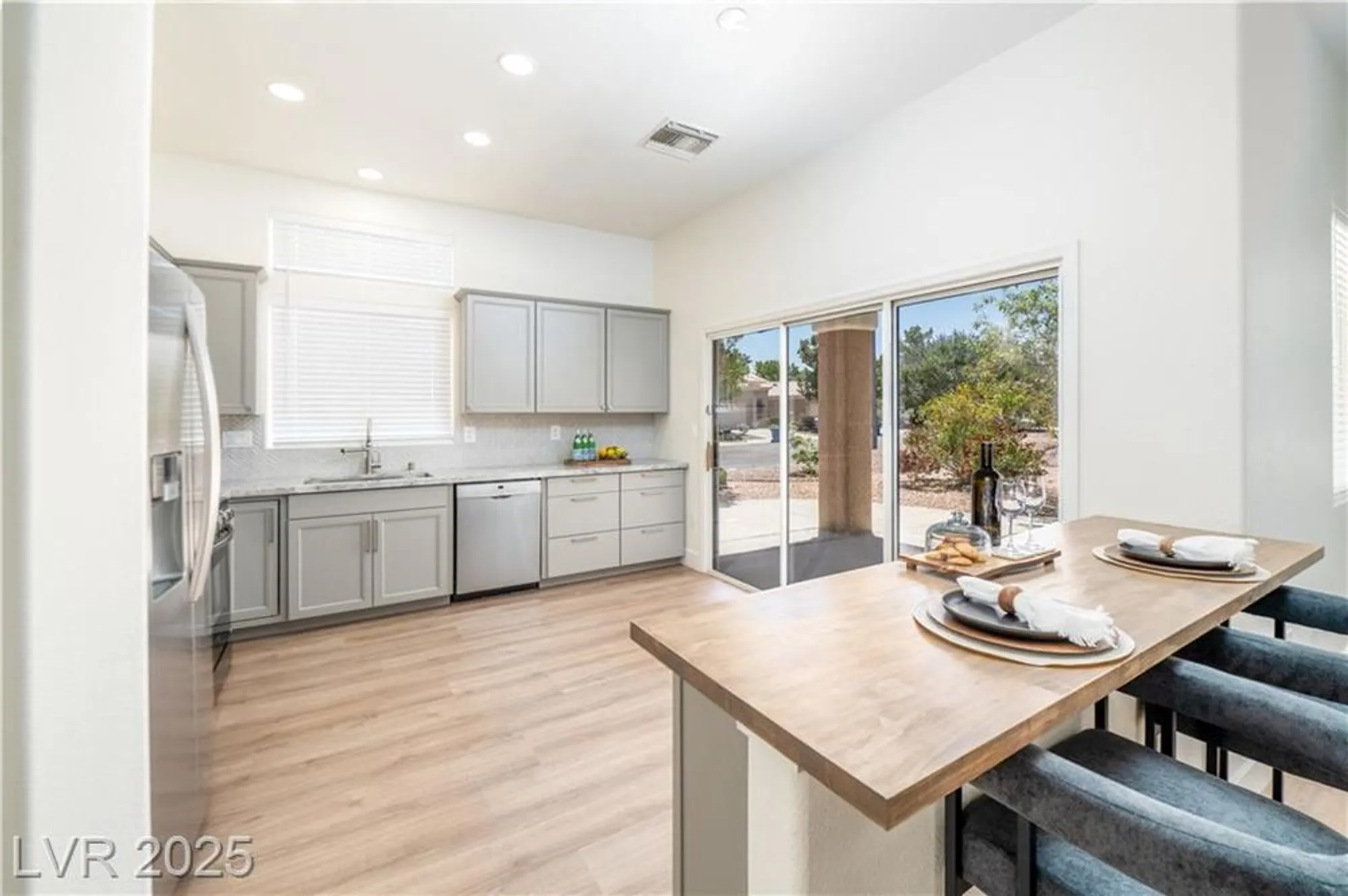 Property Slideshow image 4 of 37 | 10301 coal creek pl, Las Vegas, NV, 89134