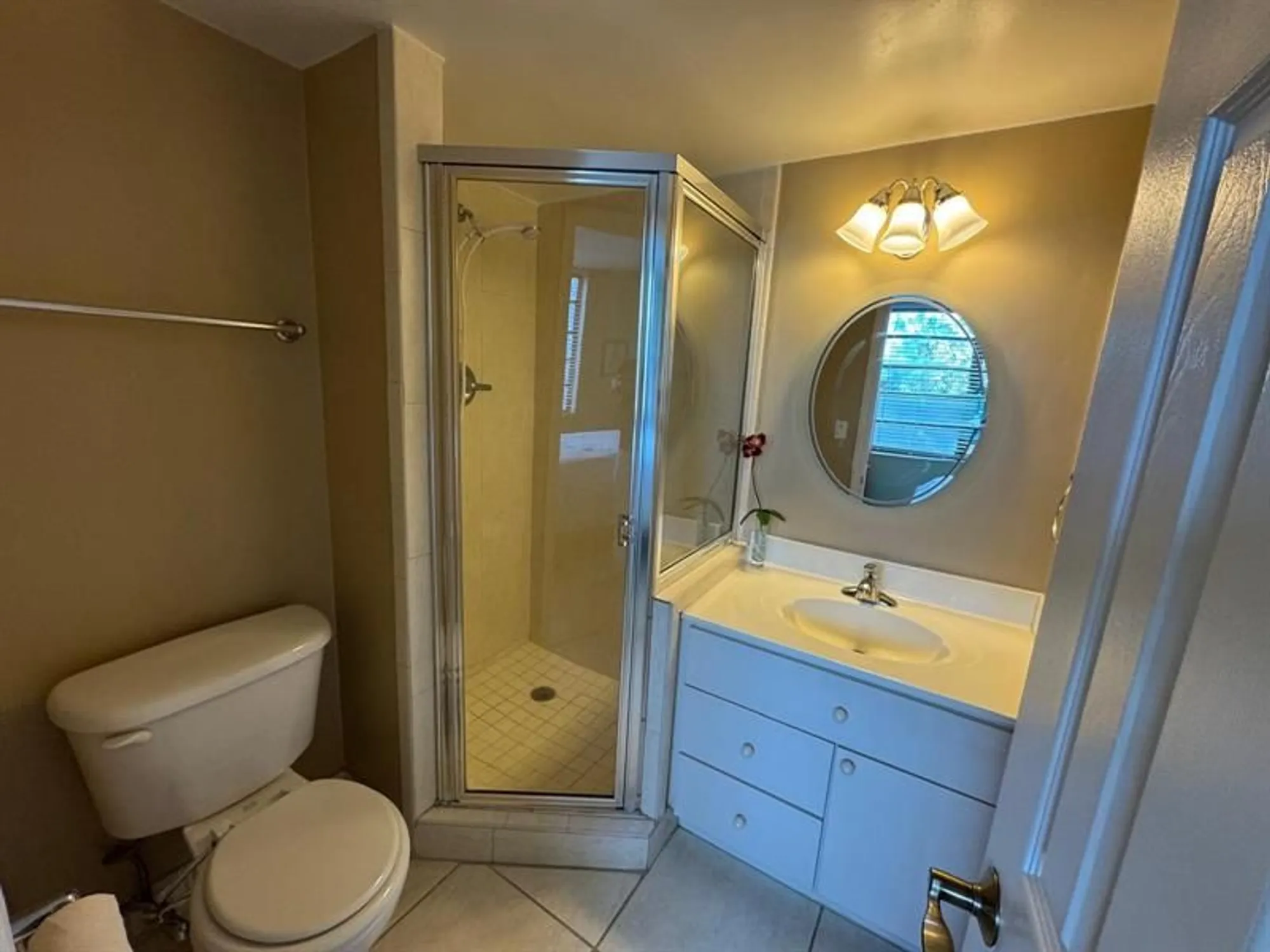 Property Slideshow image 26 of 60 | 900 colony point cir 407, Pembroke Pines, FL, 33026