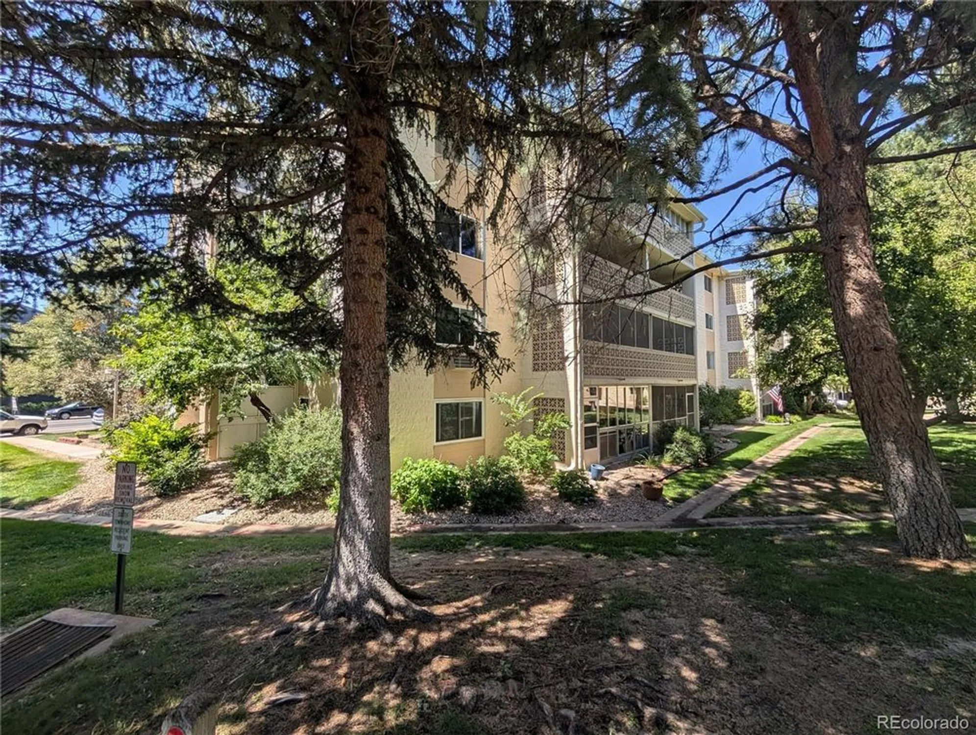 Property Slideshow image 12 of 20 | 3184 s heather gardens way 212, Aurora, CO, 80014