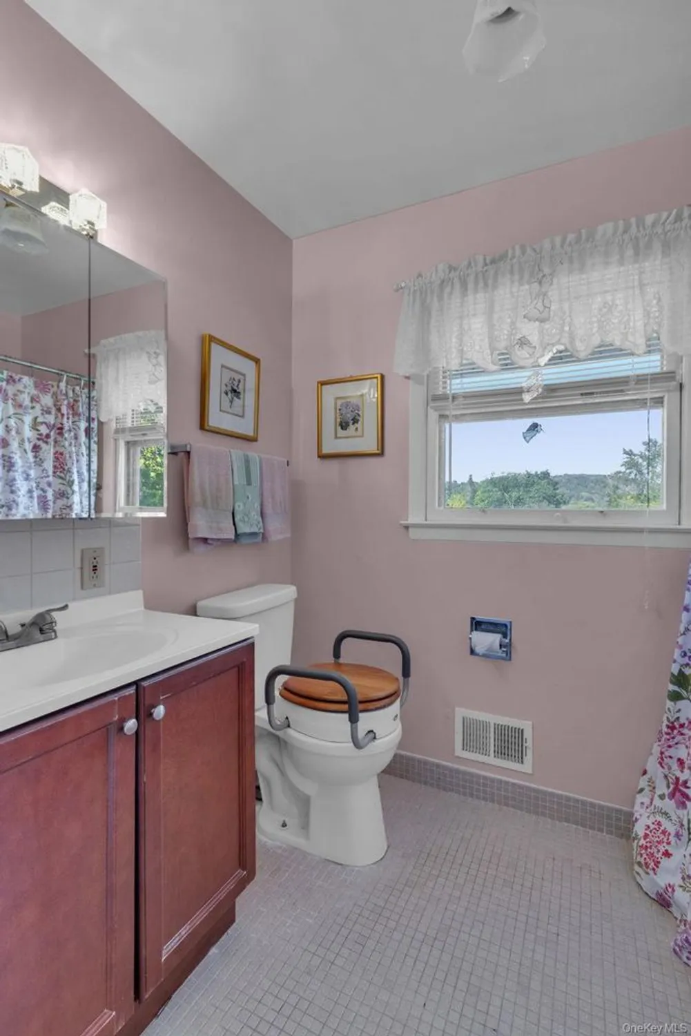 Property Slideshow image 30 of 44 | 34 warwick pl c, Yorktown Heights, NY, 10598