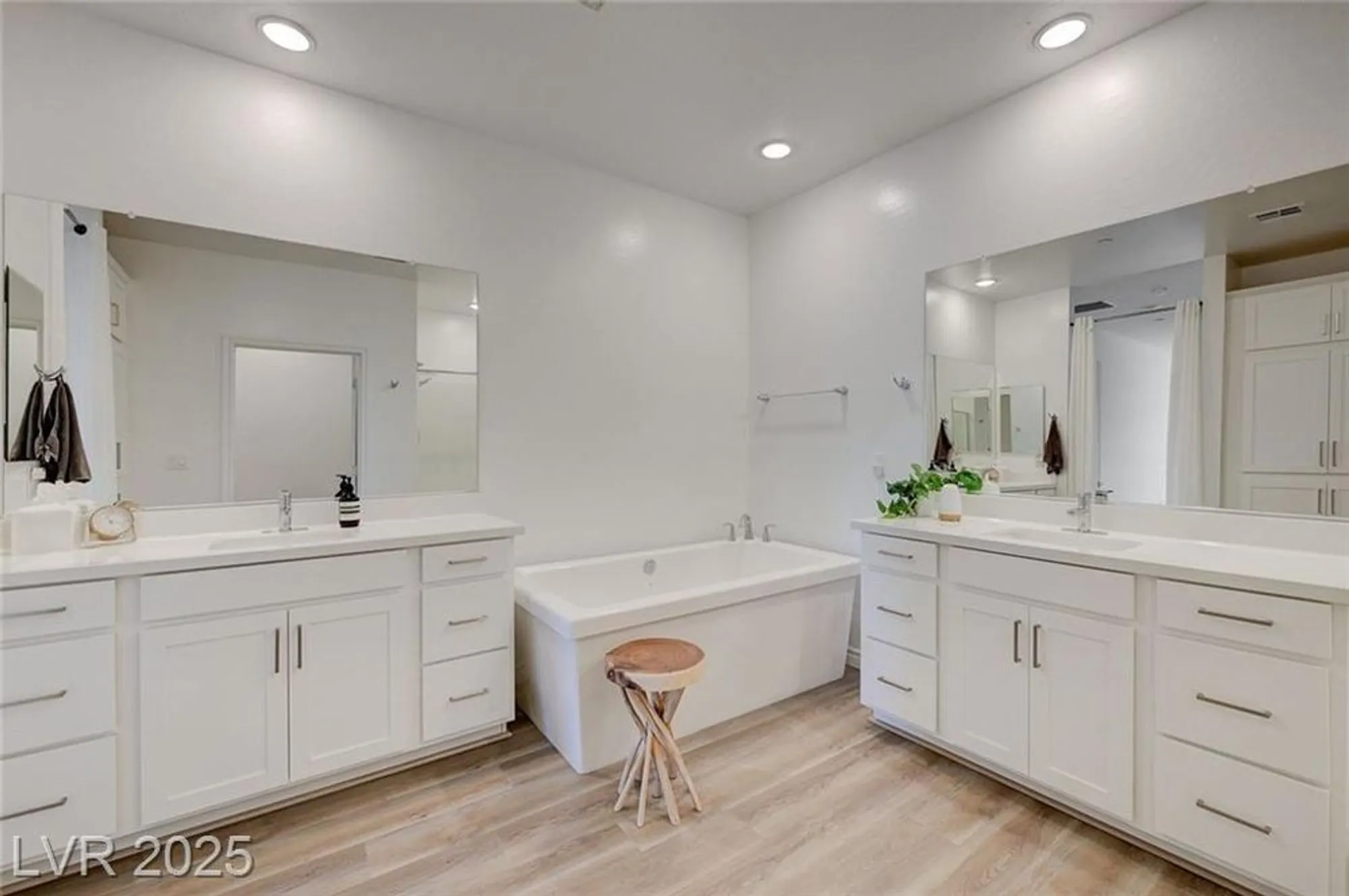 Property Slideshow image 9 of 35 | 2555 hampton rd 8202, Henderson, NV, 89052