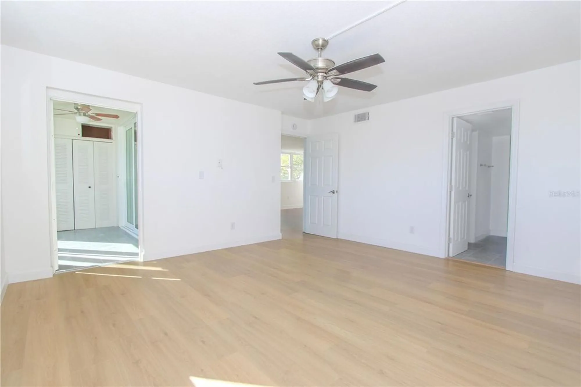 Property Slideshow image 21 of 45 | 7425 bay island dr 108, South Pasadena, FL, 33707