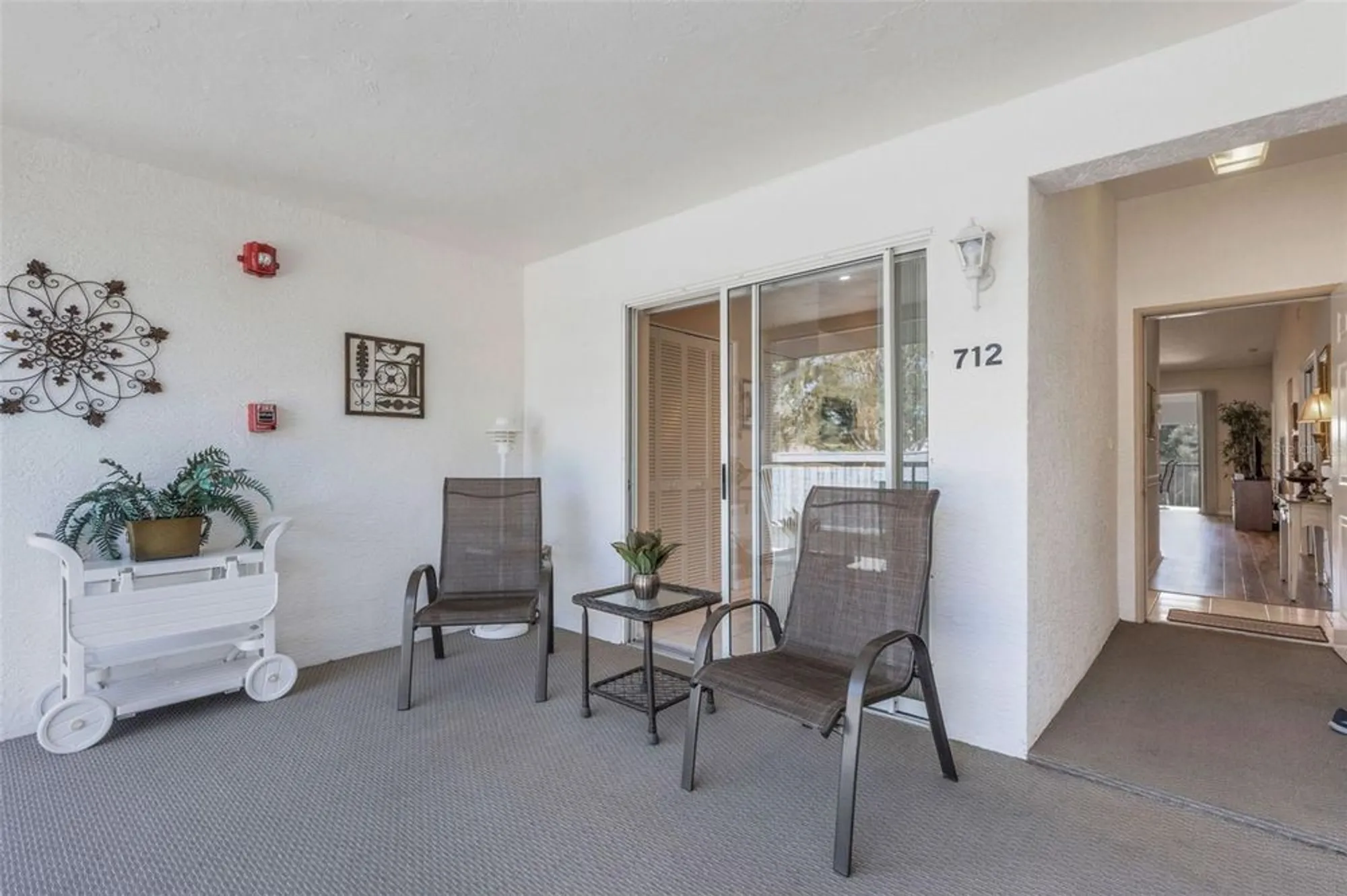 Property Slideshow image 8 of 58 | 6908 drewrys blf 712, Bradenton, FL, 34203