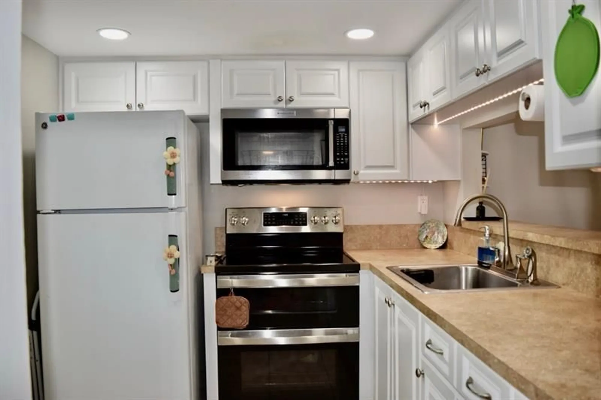 Property Slideshow image 4 of 35 | 9201 lime bay blvd 214, Tamarac, FL, 33321