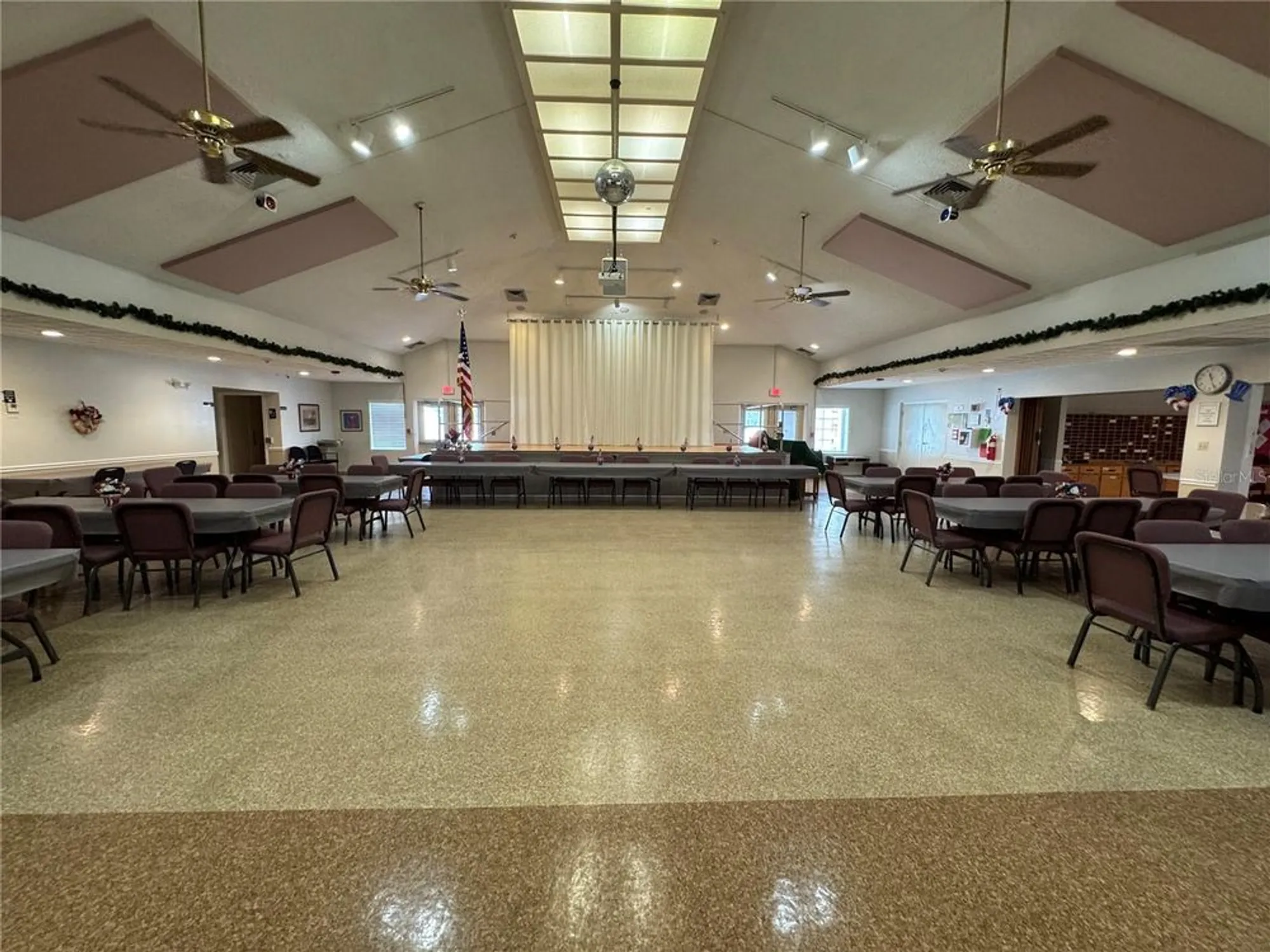 Property Slideshow image 37 of 42 | 4805 colonnades cir, Lakeland, FL, 33811