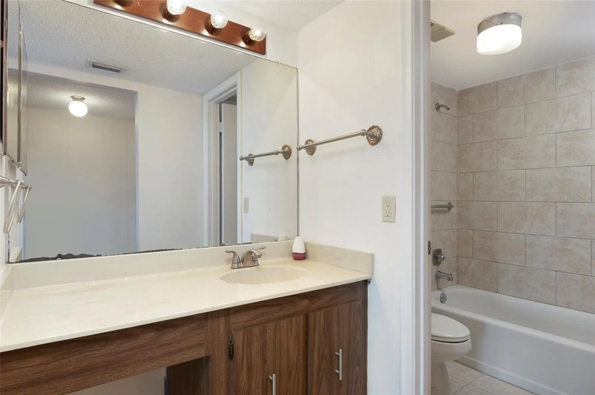 Property Slideshow image 15 of 27 | 6104 palma del mar blvd s apt 405, Saint Petersburg, FL, 33715
