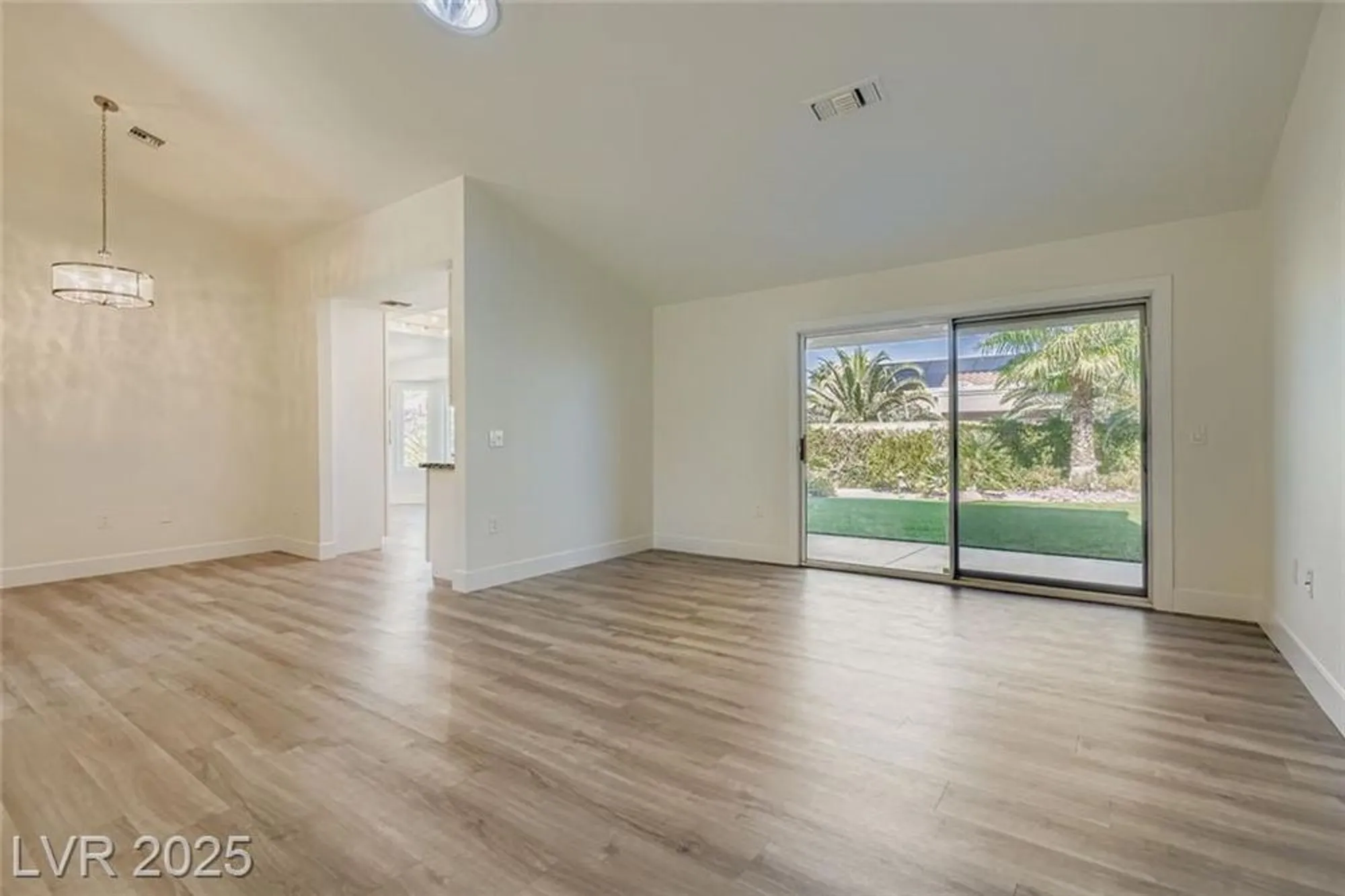 Property Slideshow image 6 of 28 | 9032 marble dr, Las Vegas, NV, 89134