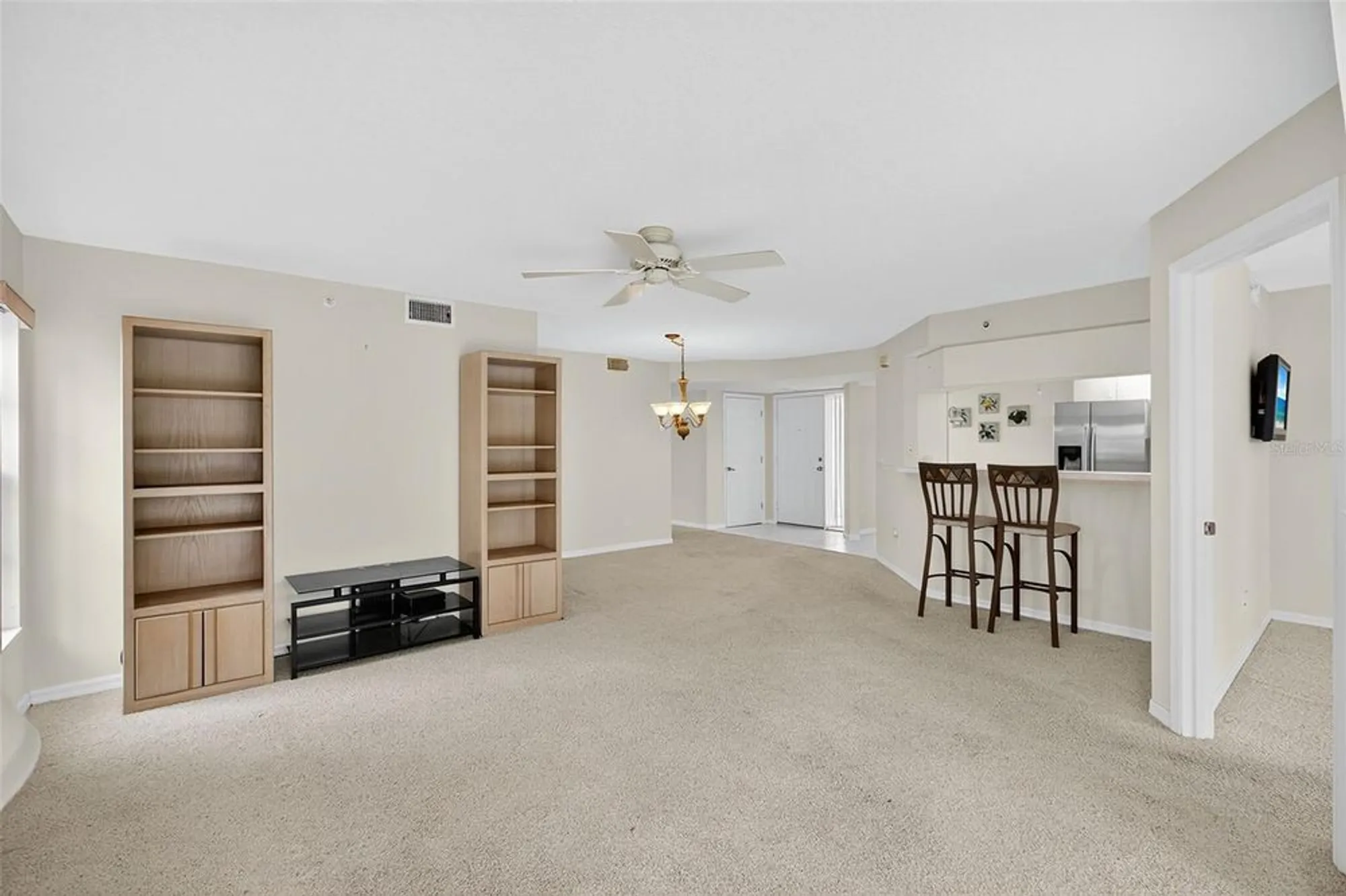 Property Slideshow image 8 of 40 | 813 montrose dr 104, Venice, FL, 34293