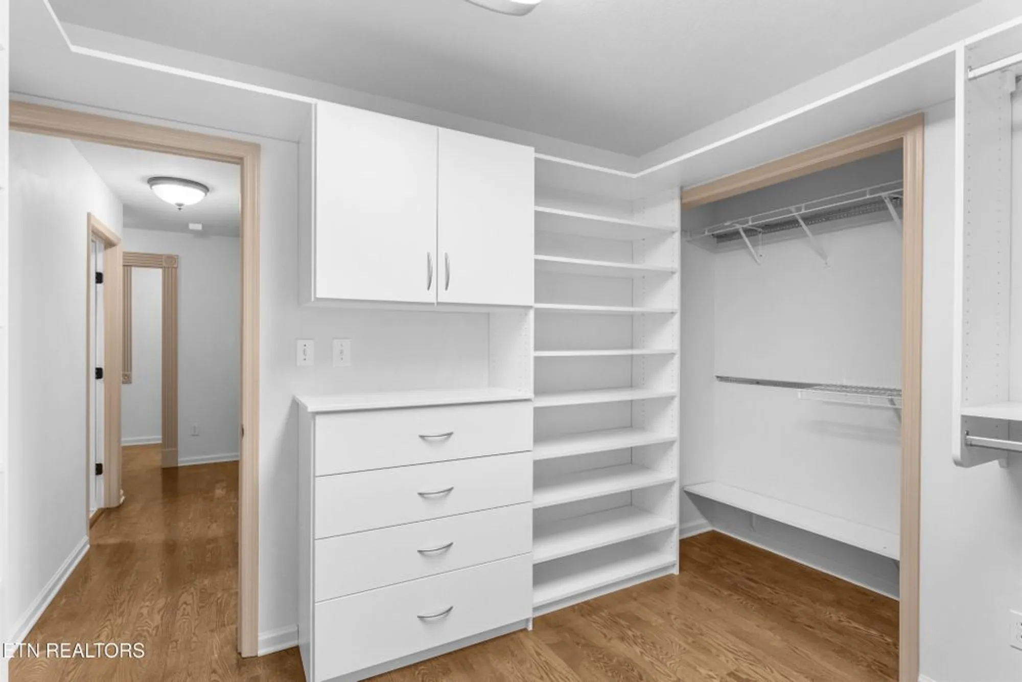 Property Slideshow image 29 of 60 | 407 tecumseh pt, Loudon, TN, 37774