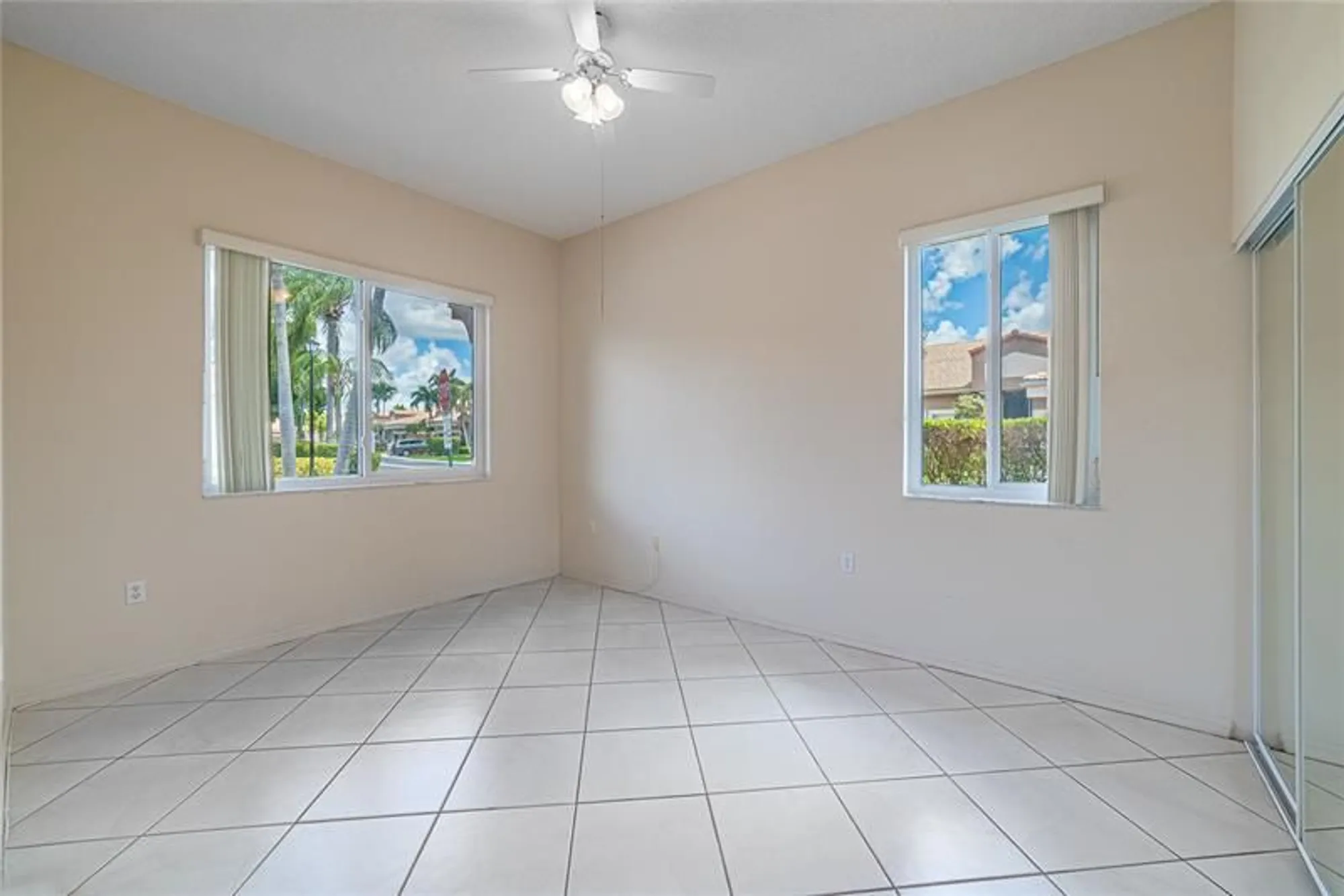 Property Slideshow image 18 of 39 | 10152 lombardy dr # 10152, Tamarac, FL, 33321