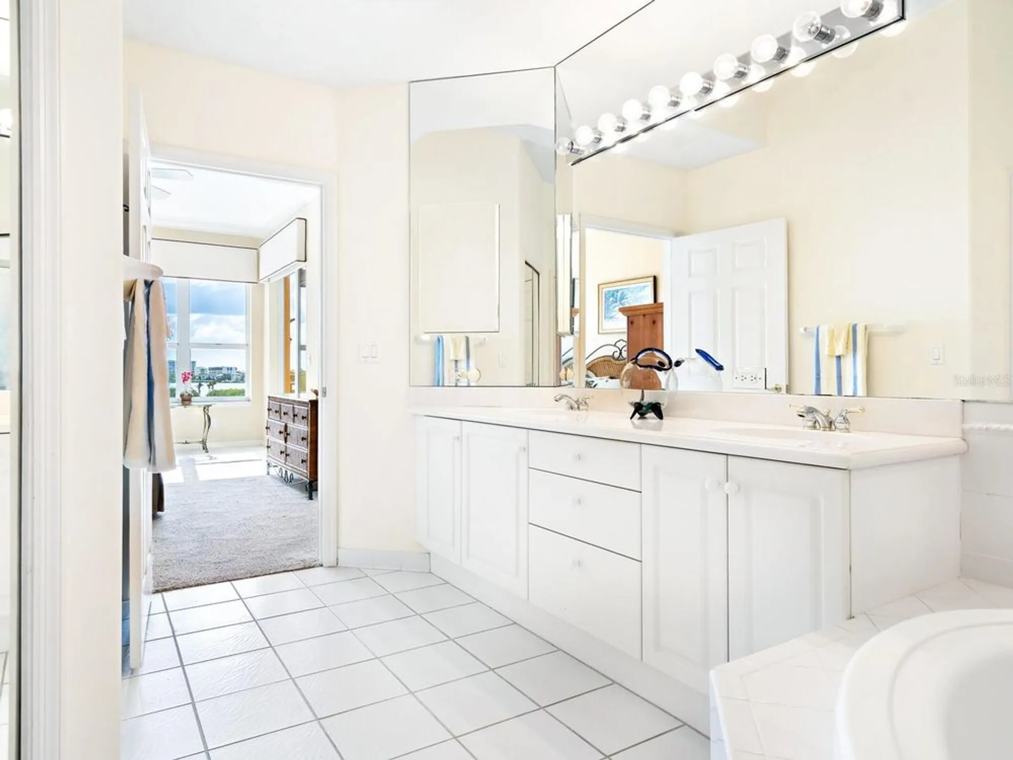Property Slideshow image 19 of 38 | 5440 eagles point cir 405, Sarasota, FL, 34231