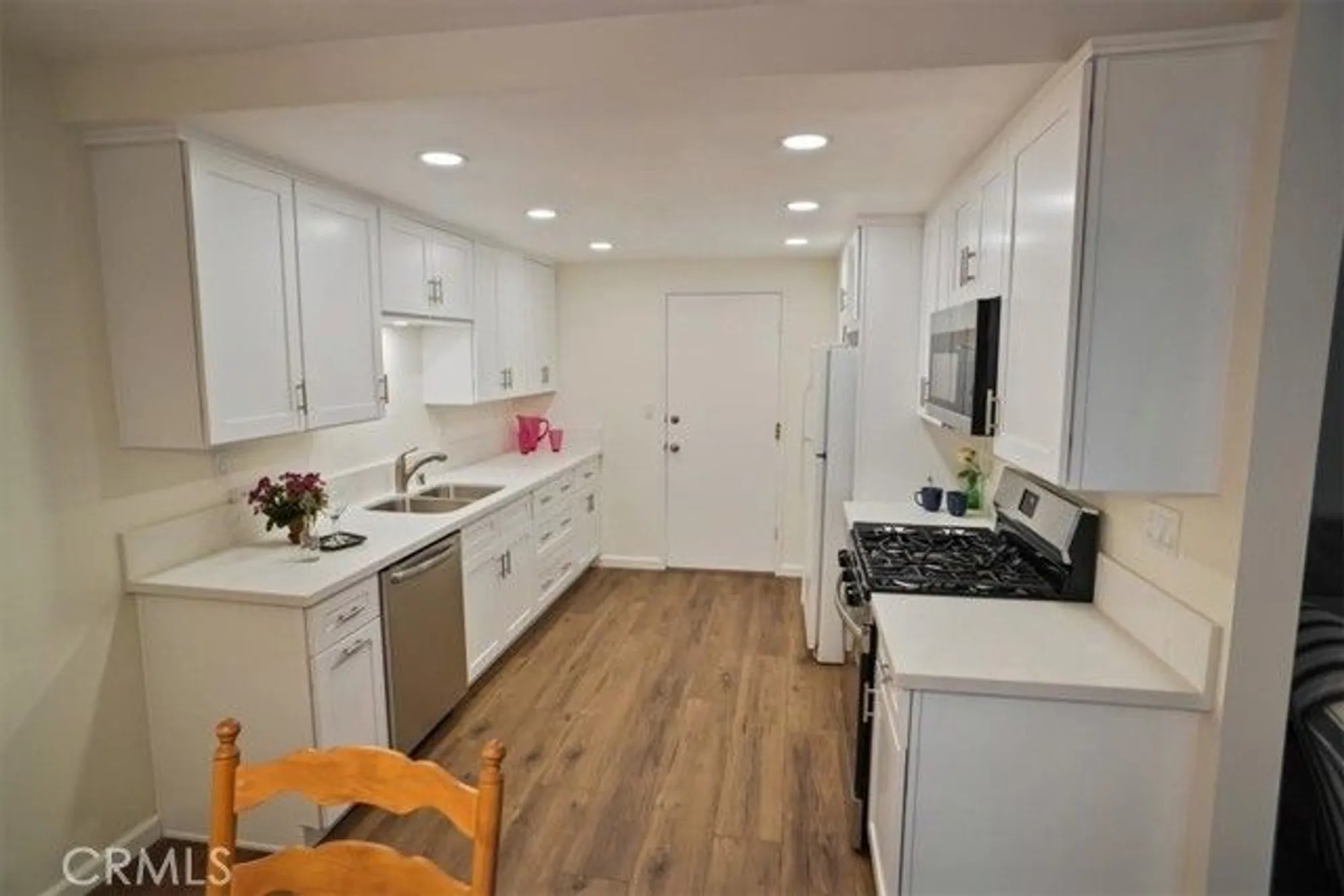 Property Slideshow image 7 of 34 | 19380 anzel cir, Newhall, CA, 91321