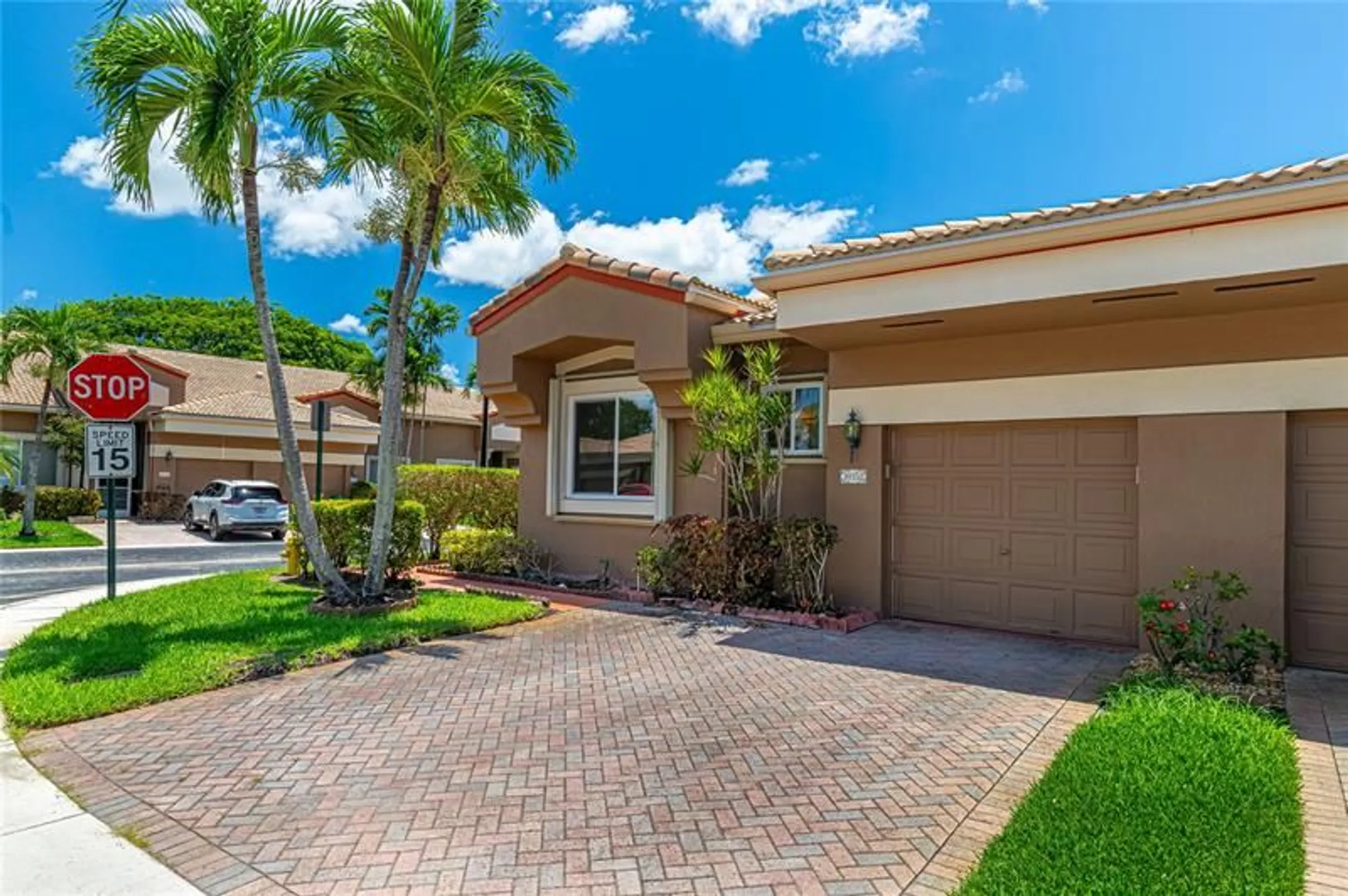 Property Slideshow image 4 of 39 | 10152 lombardy dr # 10152, Tamarac, FL, 33321
