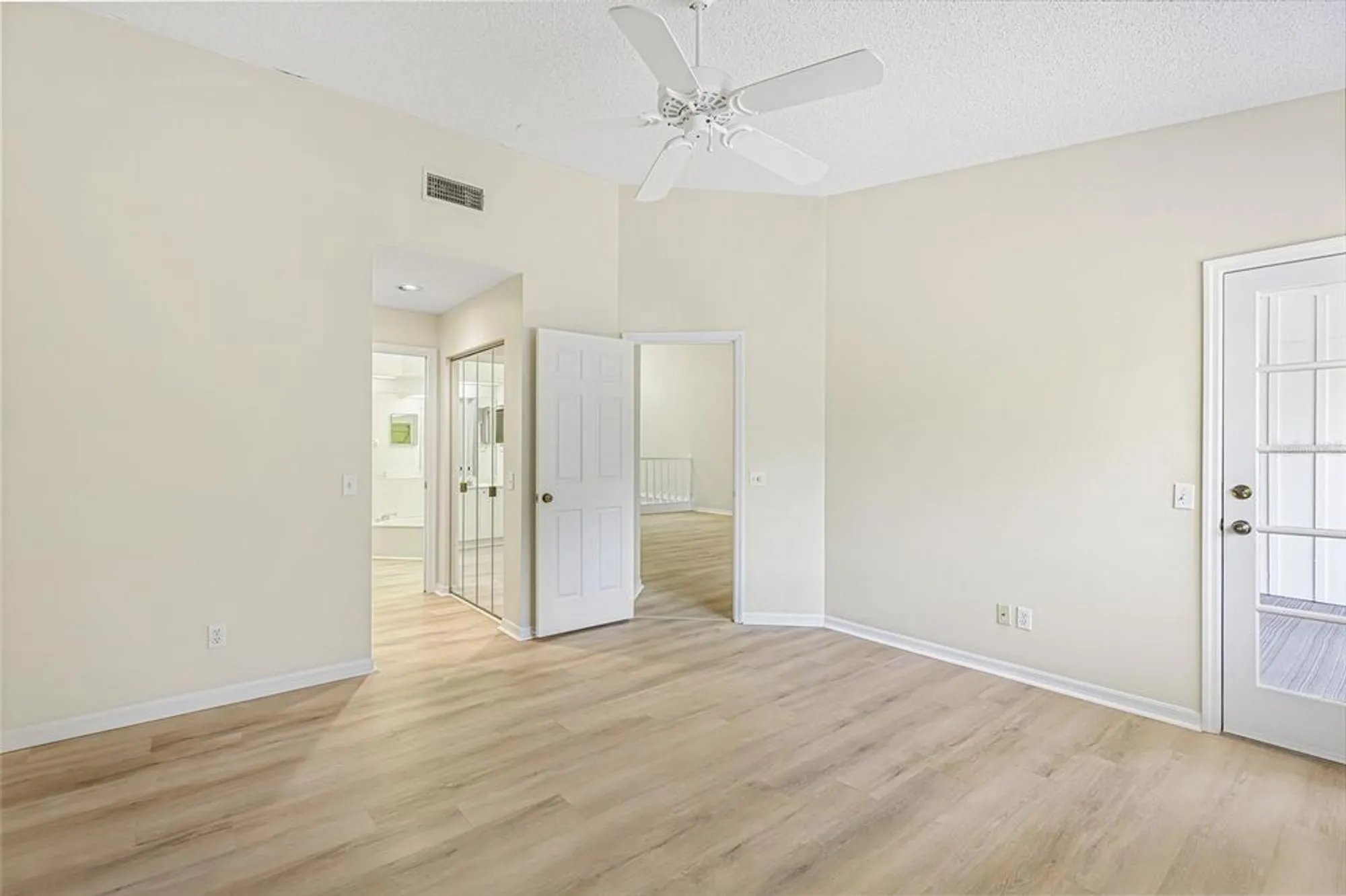 Property Slideshow image 18 of 44 | 7106 saint andrews ln, Sarasota, FL, 34243