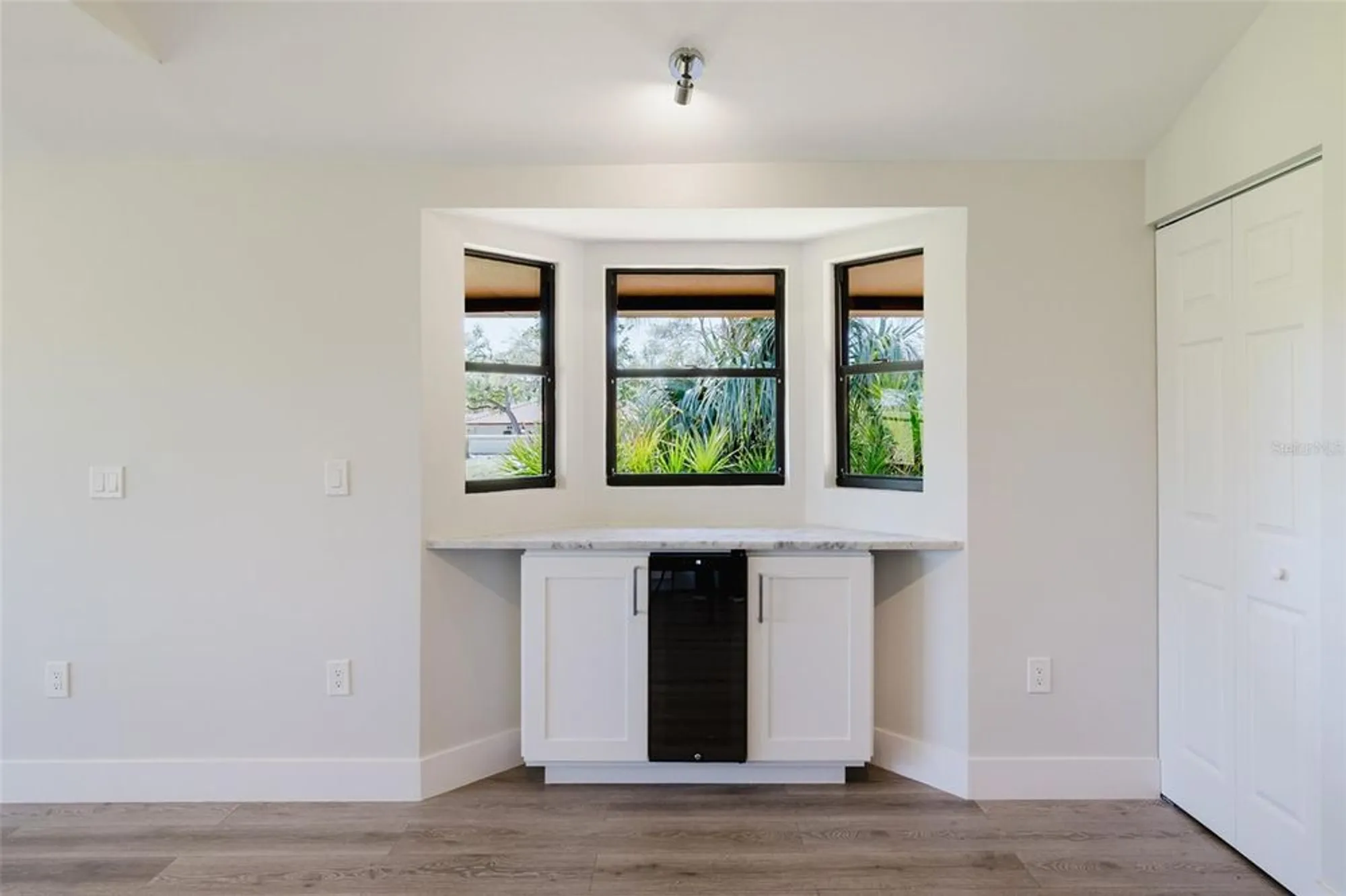 Property Slideshow image 19 of 53 | 5604 doral dr, Sarasota, FL, 34243