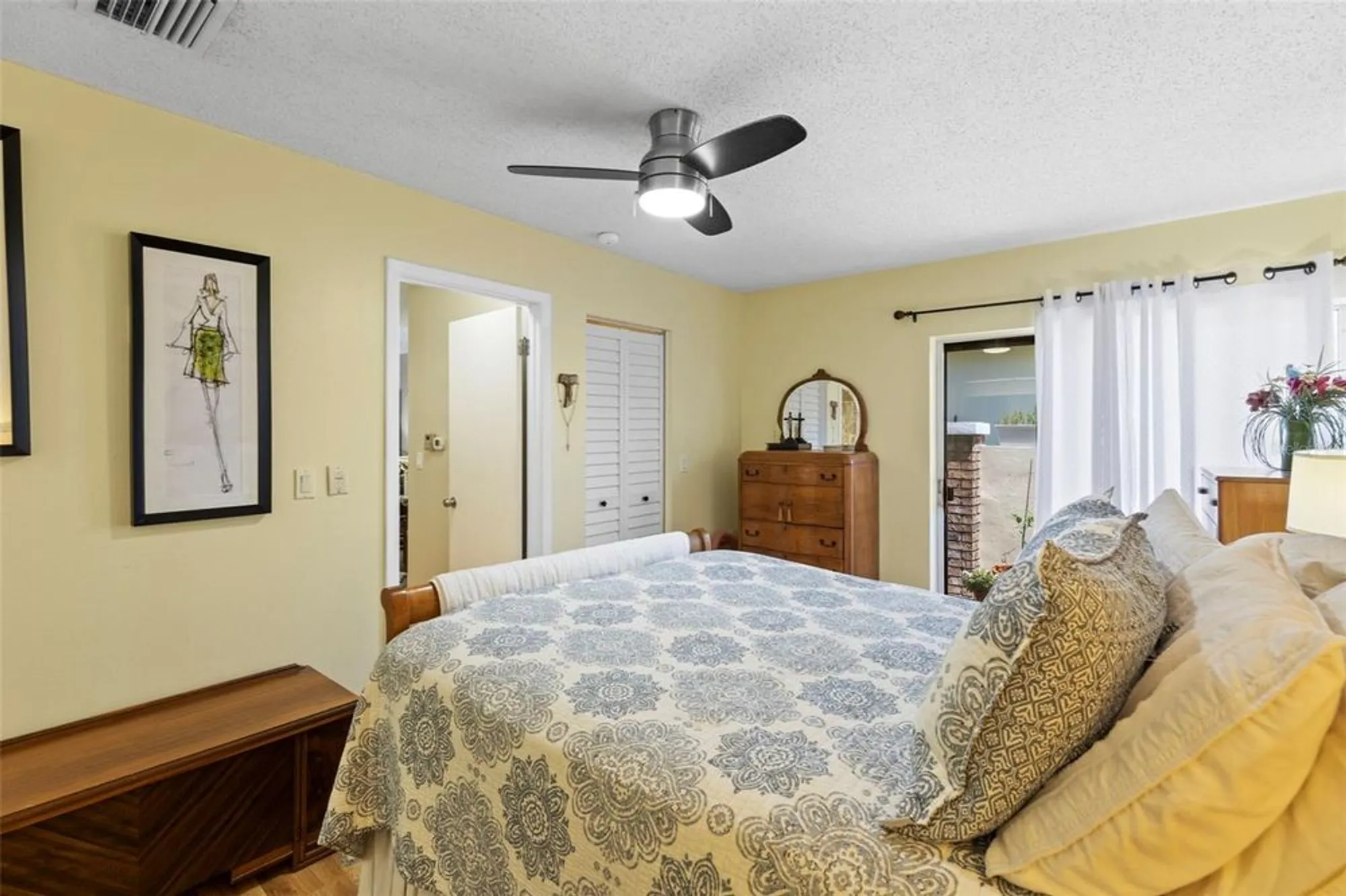 Property Slideshow image 15 of 32 | 2735 sherbrooke ln d, Palm Harbor, FL, 34684