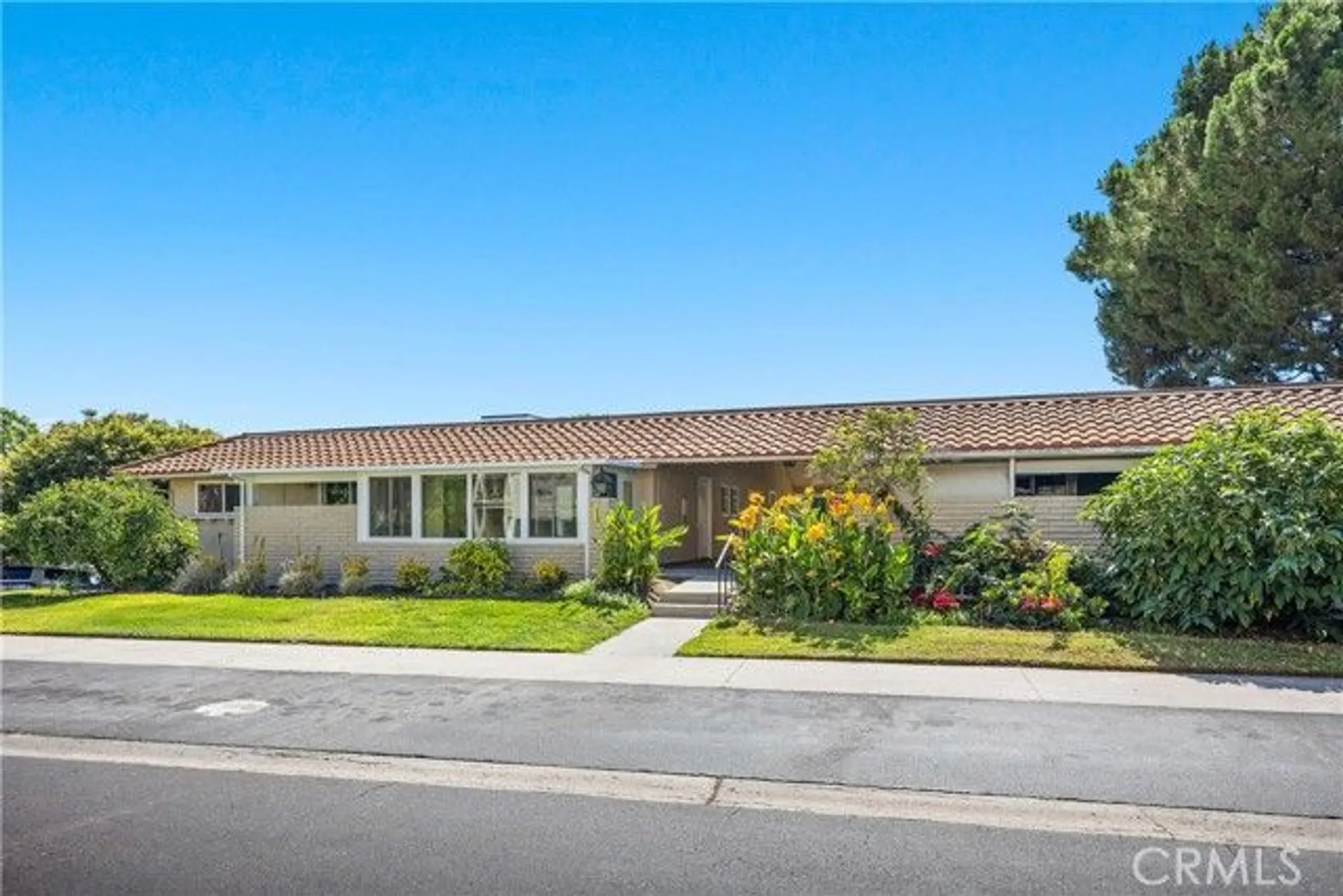 Property Slideshow image 32 of 49 | 2171 via mariposa e unit e n, Laguna Woods, CA, 92637