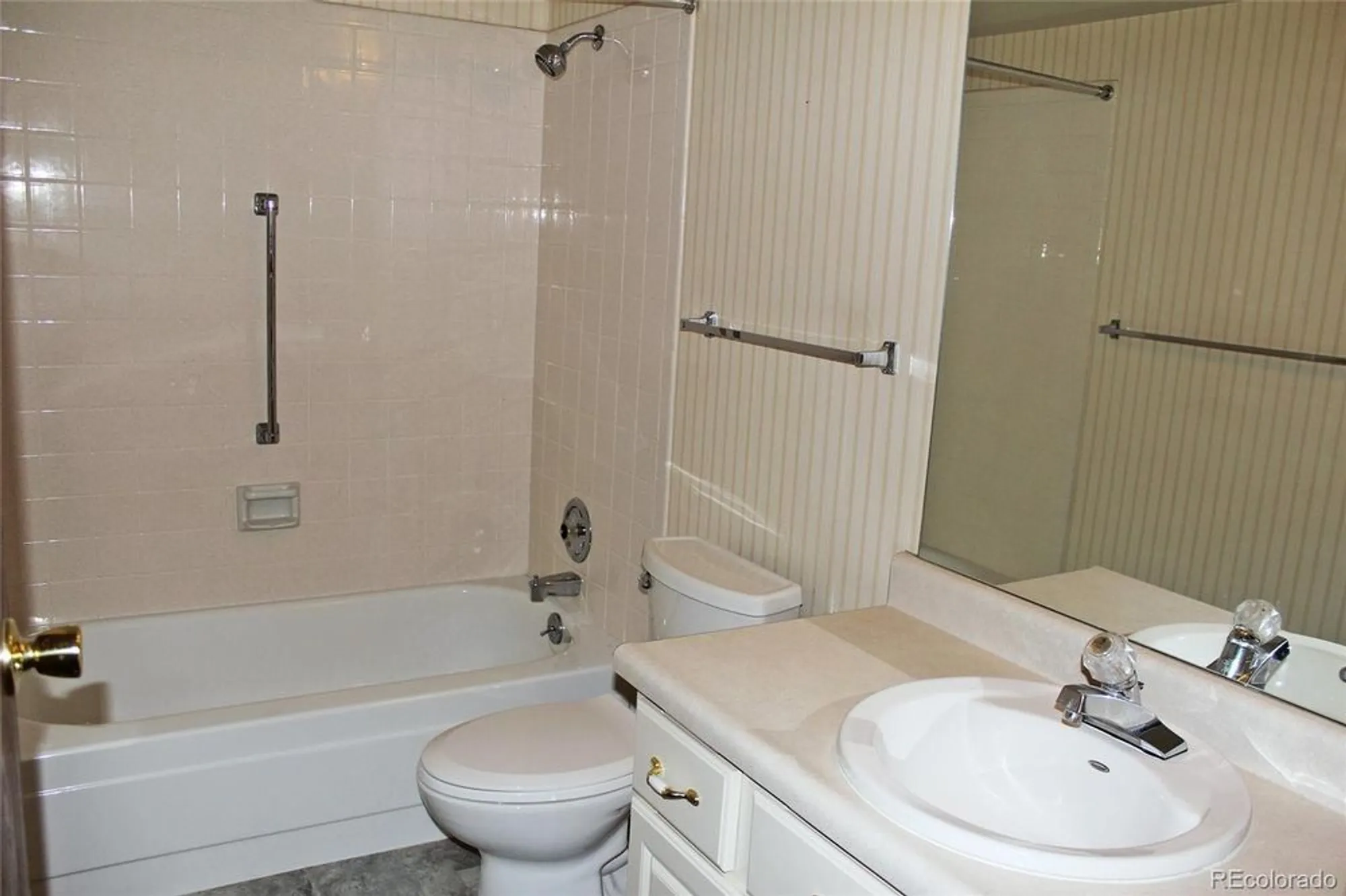 Property Slideshow image 18 of 25 | 13952 e marina dr 606, Aurora, CO, 80014