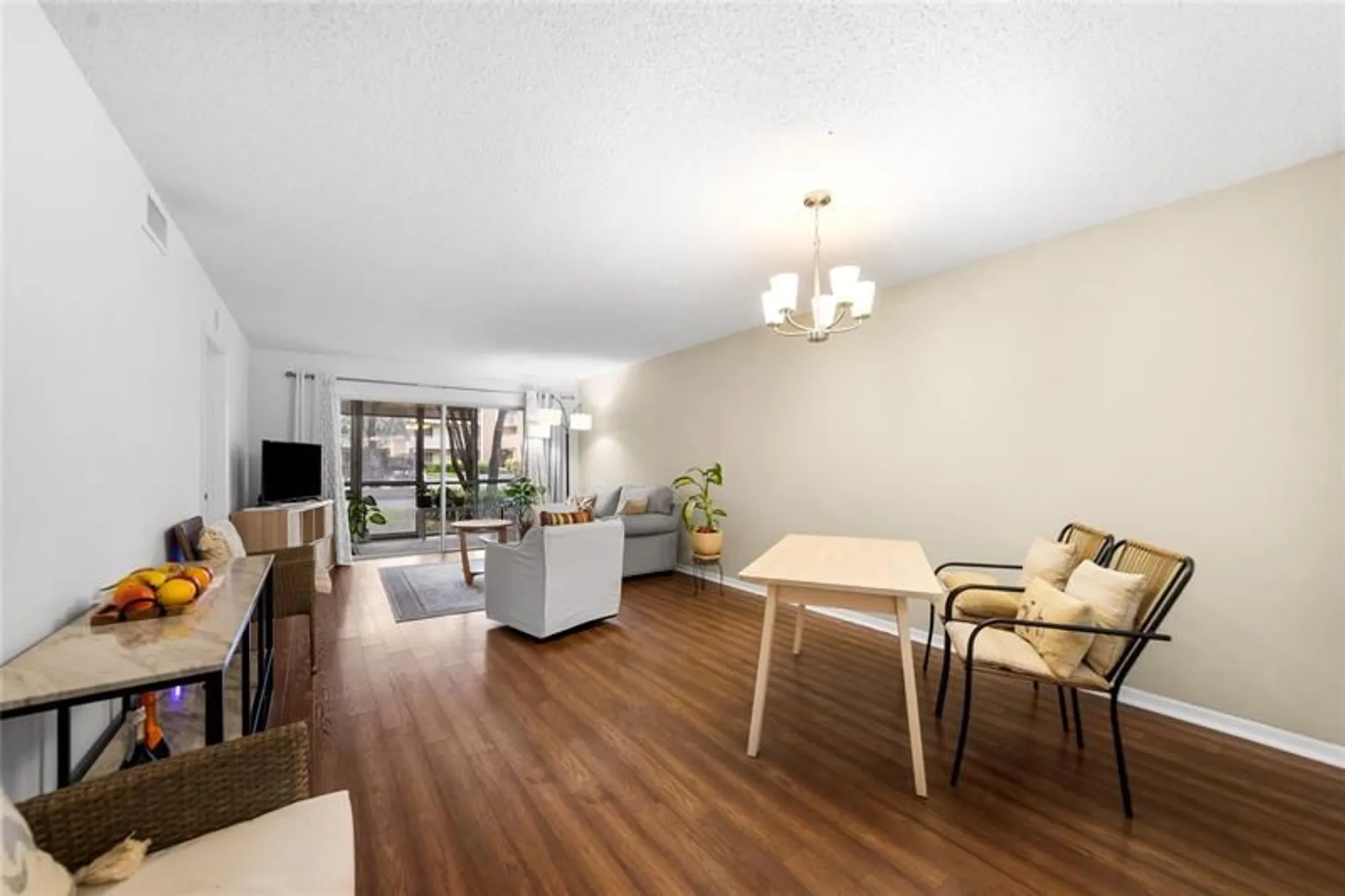 Property Slideshow image 13 of 35 | 7427 n devon dr 108, Tamarac, FL, 33321