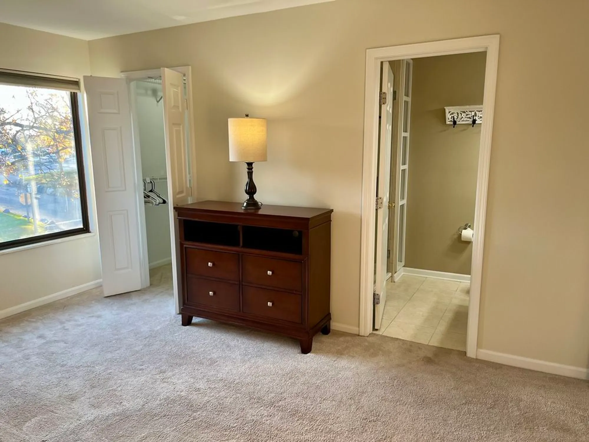 Property Slideshow image 19 of 45 | 33 shoreline rd b, Lake Barrington, IL, 60010