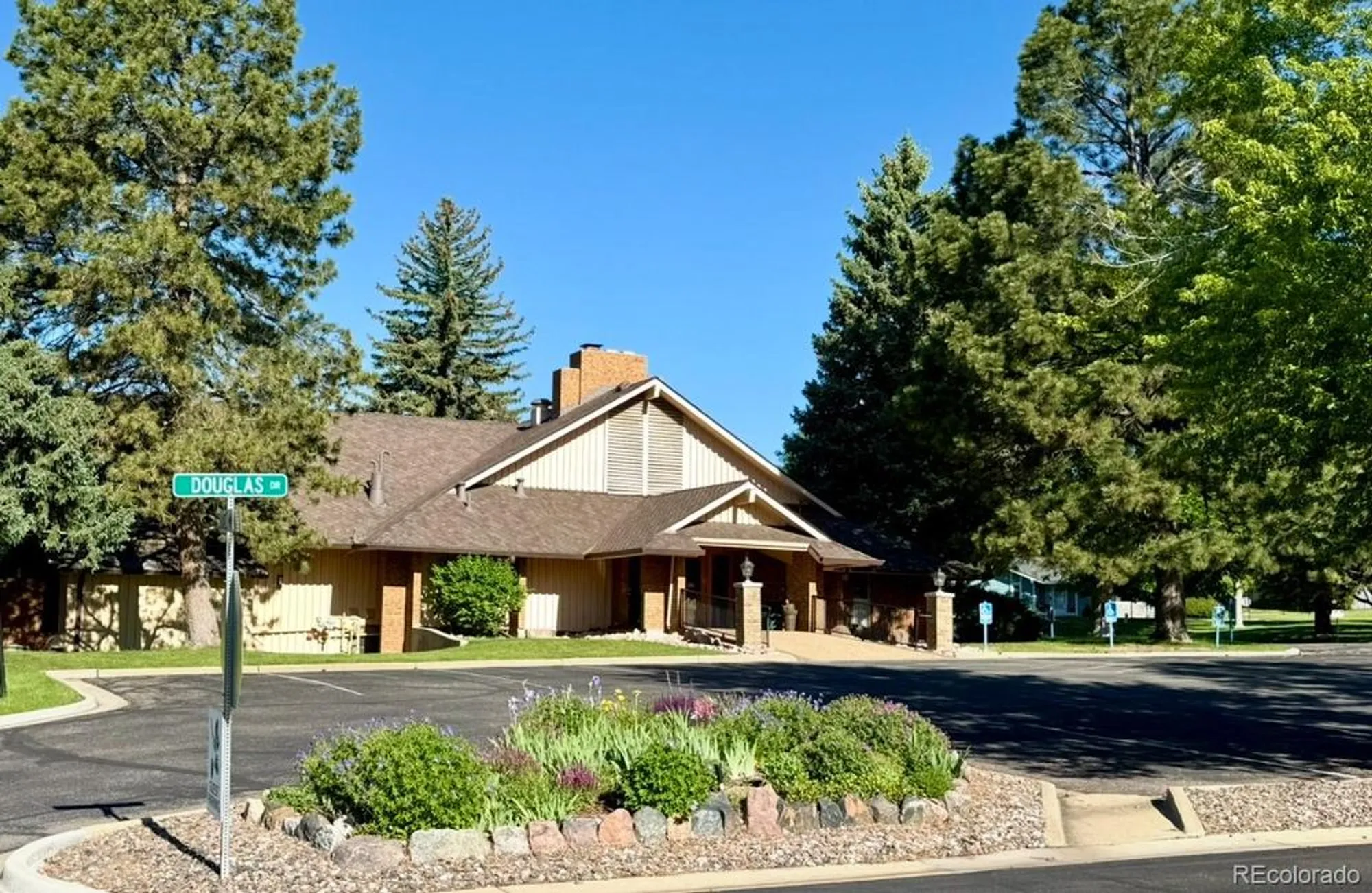 Property Slideshow image 24 of 32 | 53 douglas dr, Broomfield, CO, 80020