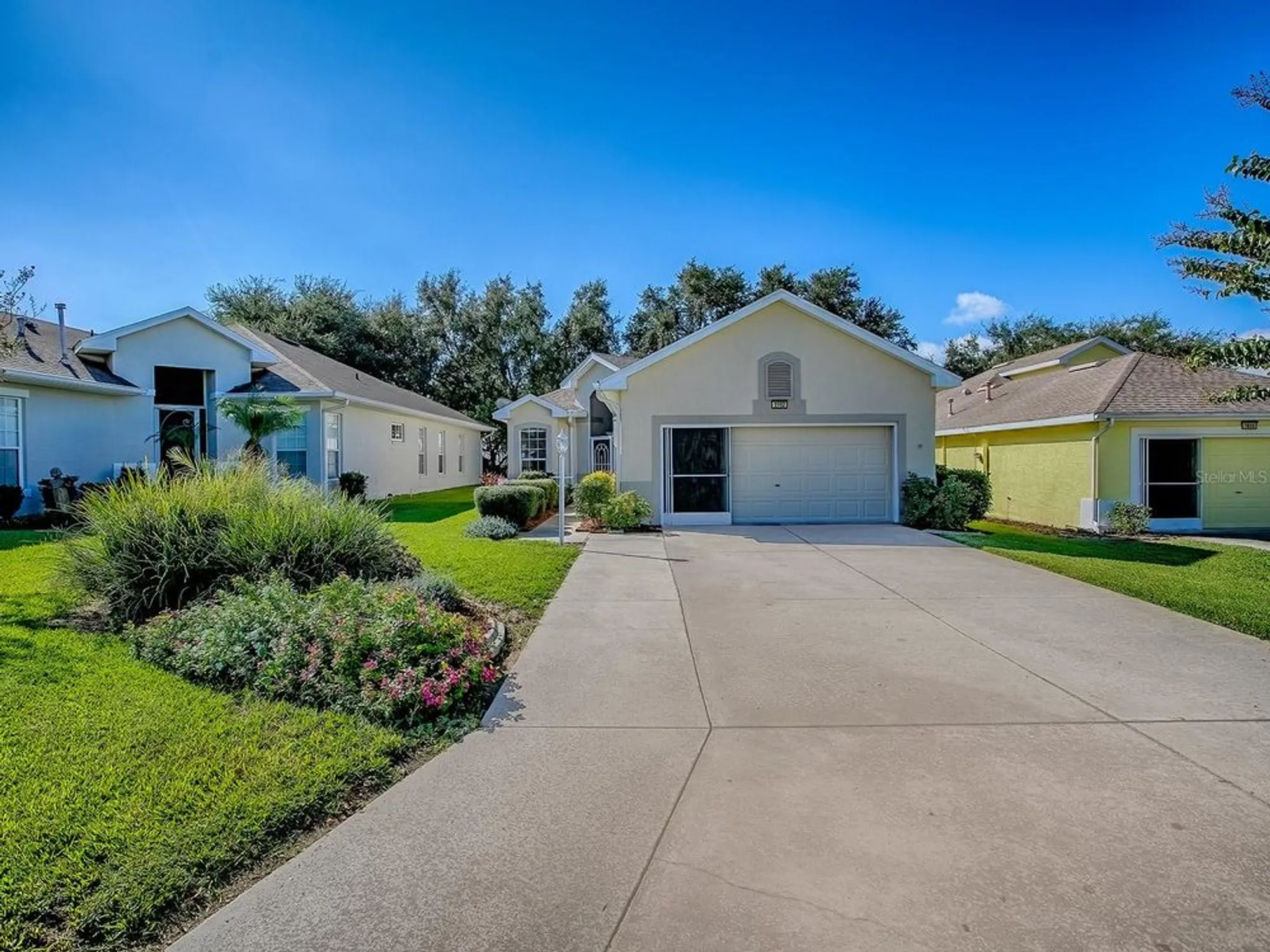 Property Slideshow image 1 of 41 | 3592 tropical seas loop, Tavares, FL, 32778