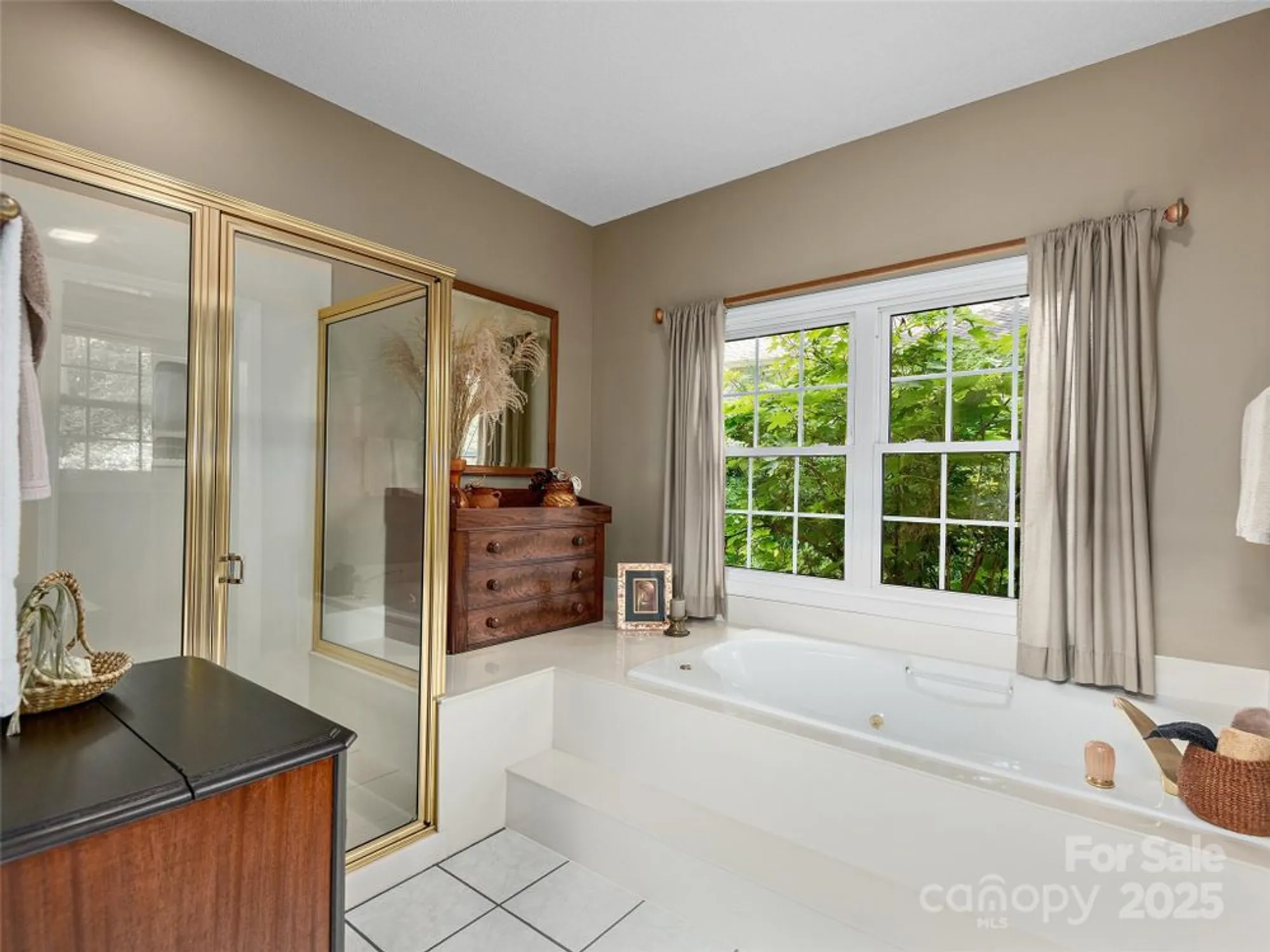 Property Slideshow image 17 of 37 | 306 croydon dr, Hendersonville, NC, 28791