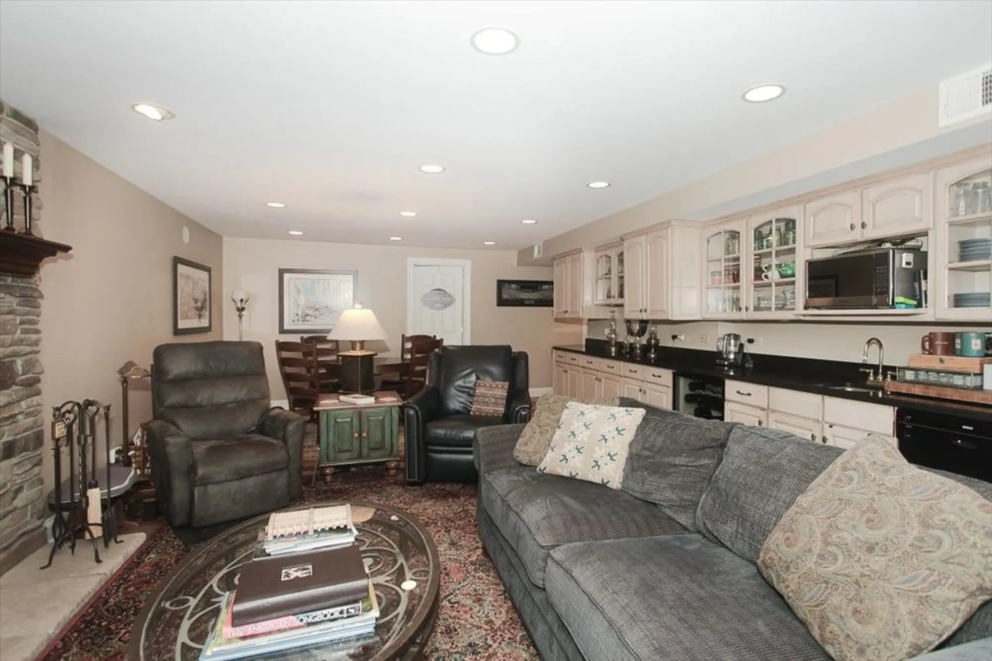 Property Slideshow image 30 of 54 | 660 old barn rd # f-24, Lake Barrington, IL, 60010