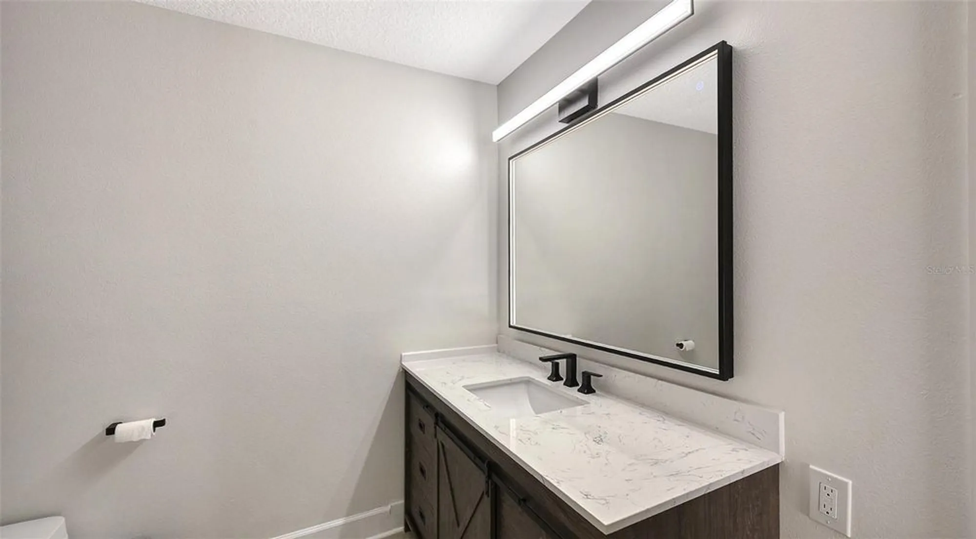 Property Slideshow image 31 of 64 | 8010 conservatory dr, Sarasota, FL, 34243