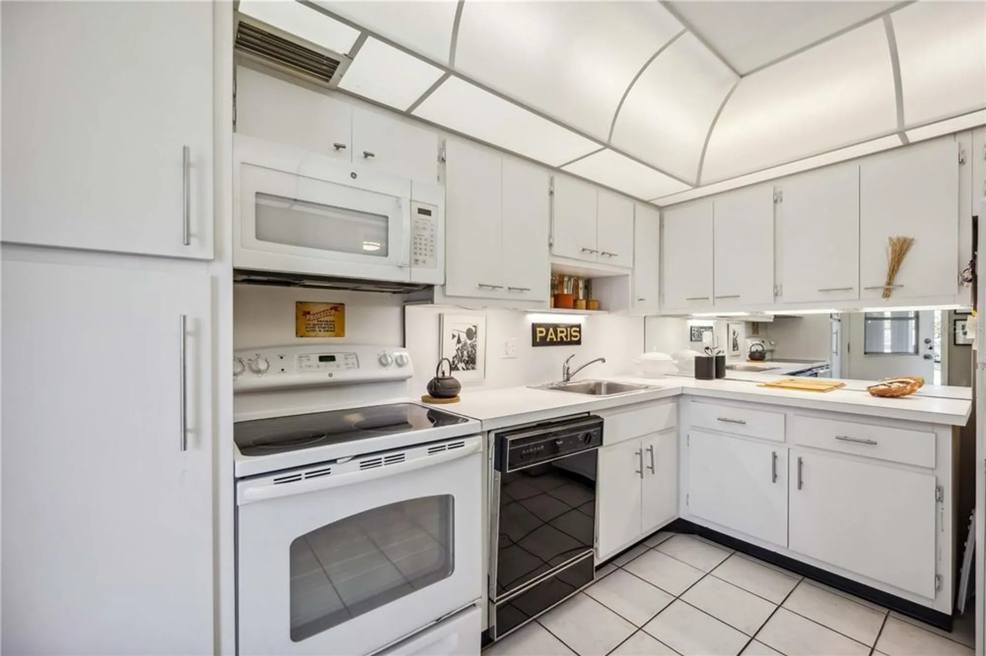 Property Slideshow image 18 of 31 | 7461 w country club dr 207, Sarasota, FL, 34243