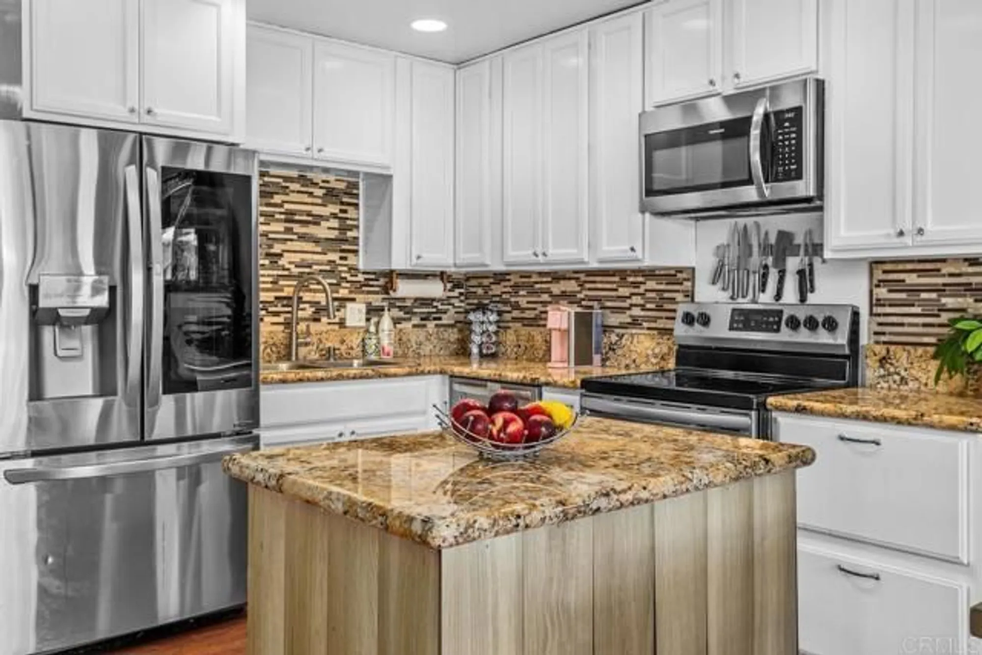 Property Slideshow image 9 of 31 | 204 summerside ln, Encinitas, CA, 92024