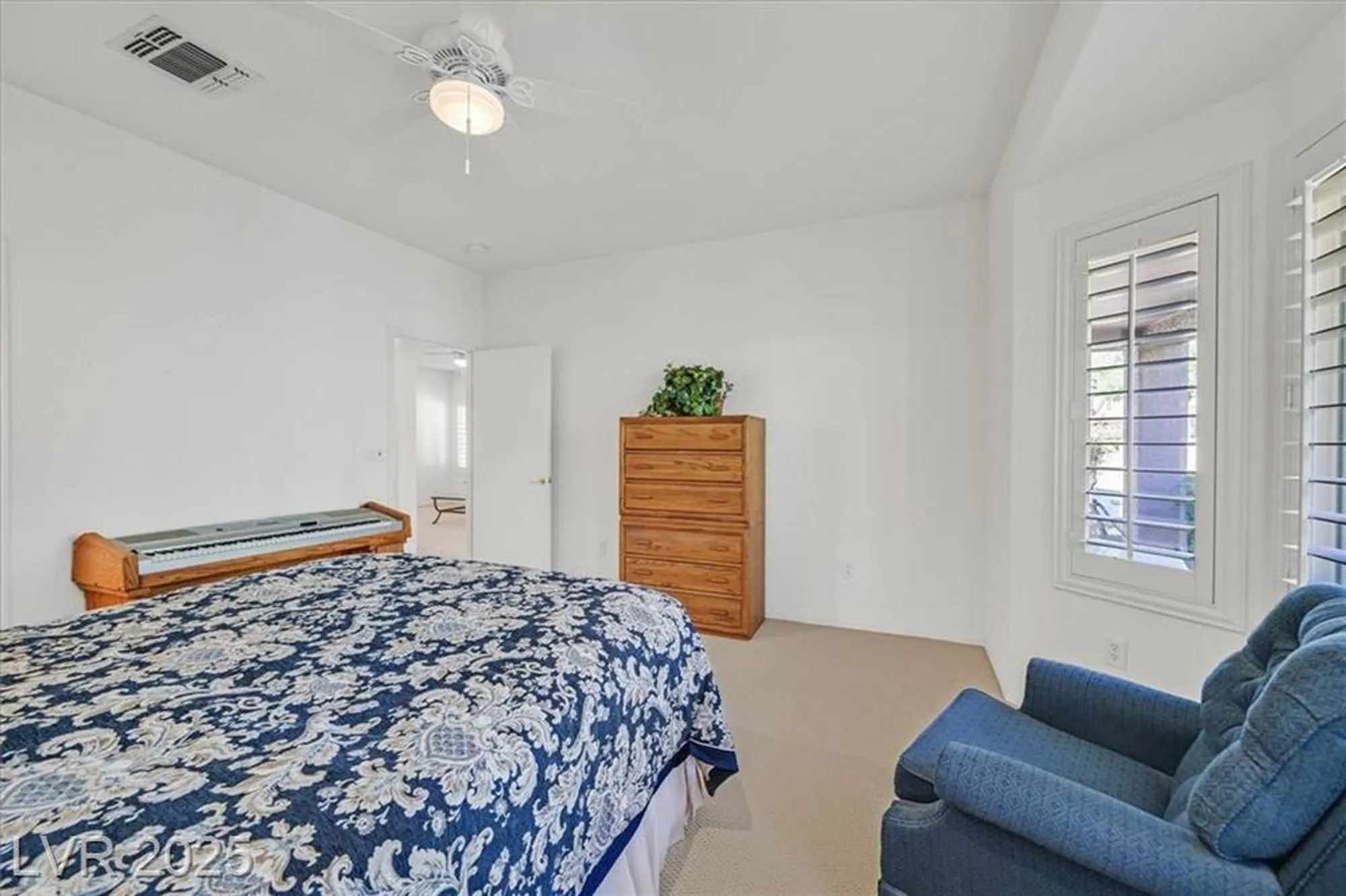 Property Slideshow image 17 of 37 | 2790 meadow park ave, Henderson, NV, 89052