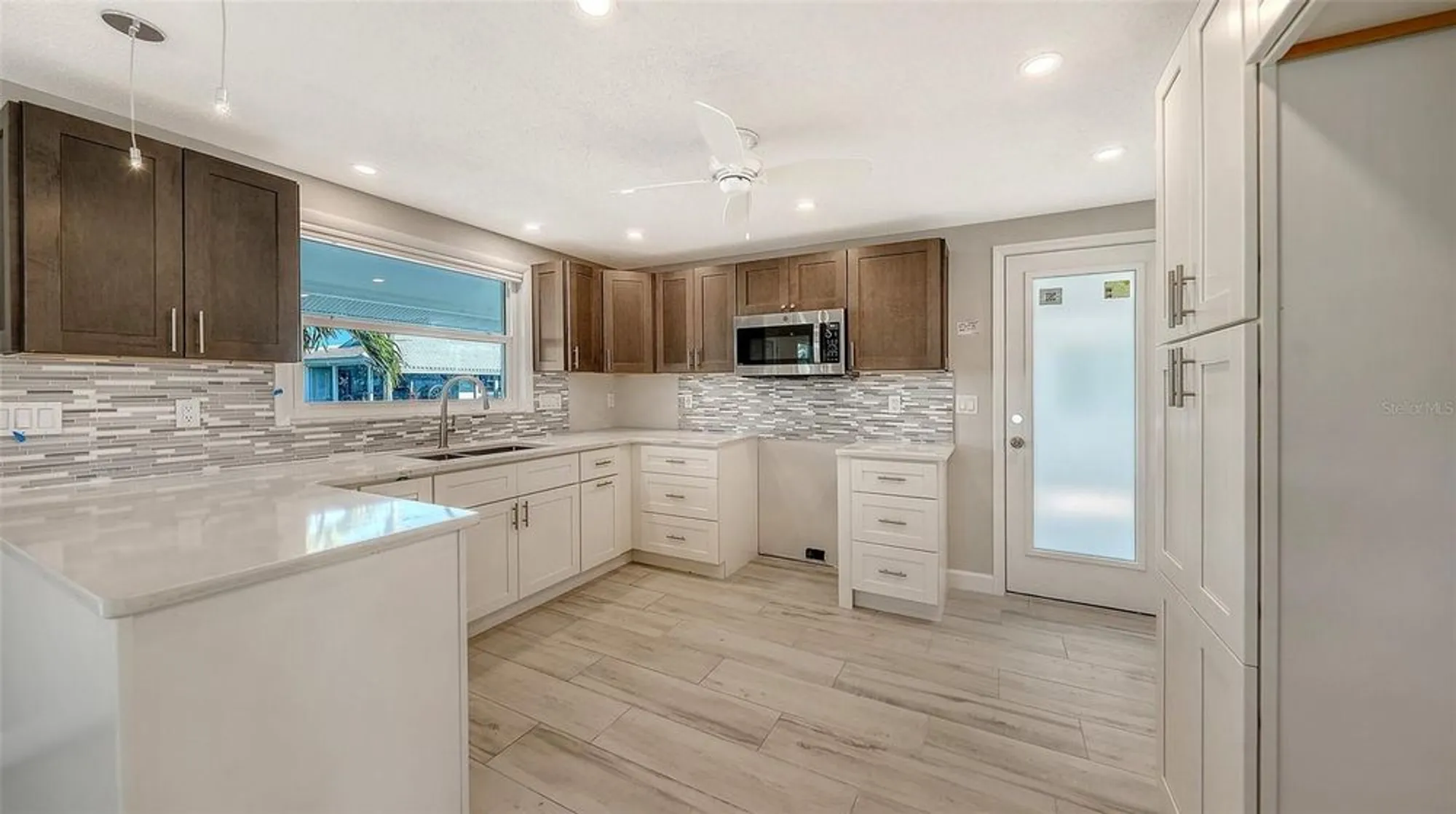 Property Slideshow image 4 of 39 | 738 el centro, Longboat Key, FL, 34228