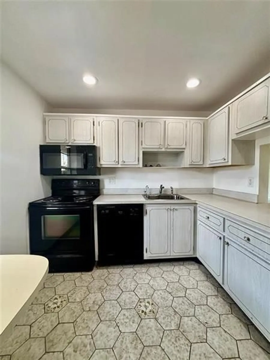 Property Slideshow image 5 of 32 | 7600 nw 5th pl apt 102, Margate, FL, 33063