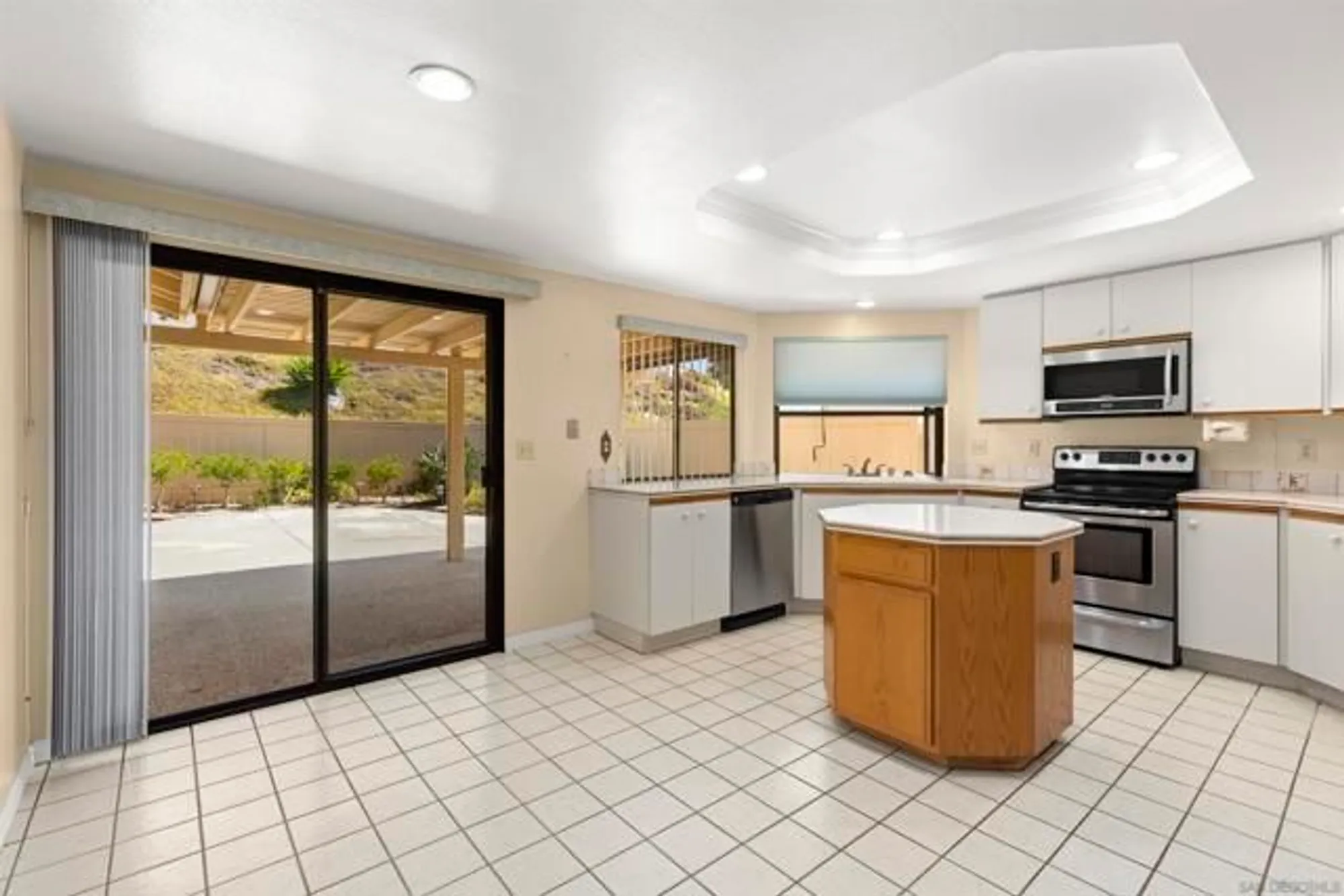 Property Slideshow image 10 of 38 | 13060 avenida marbella, San Diego, CA, 92128