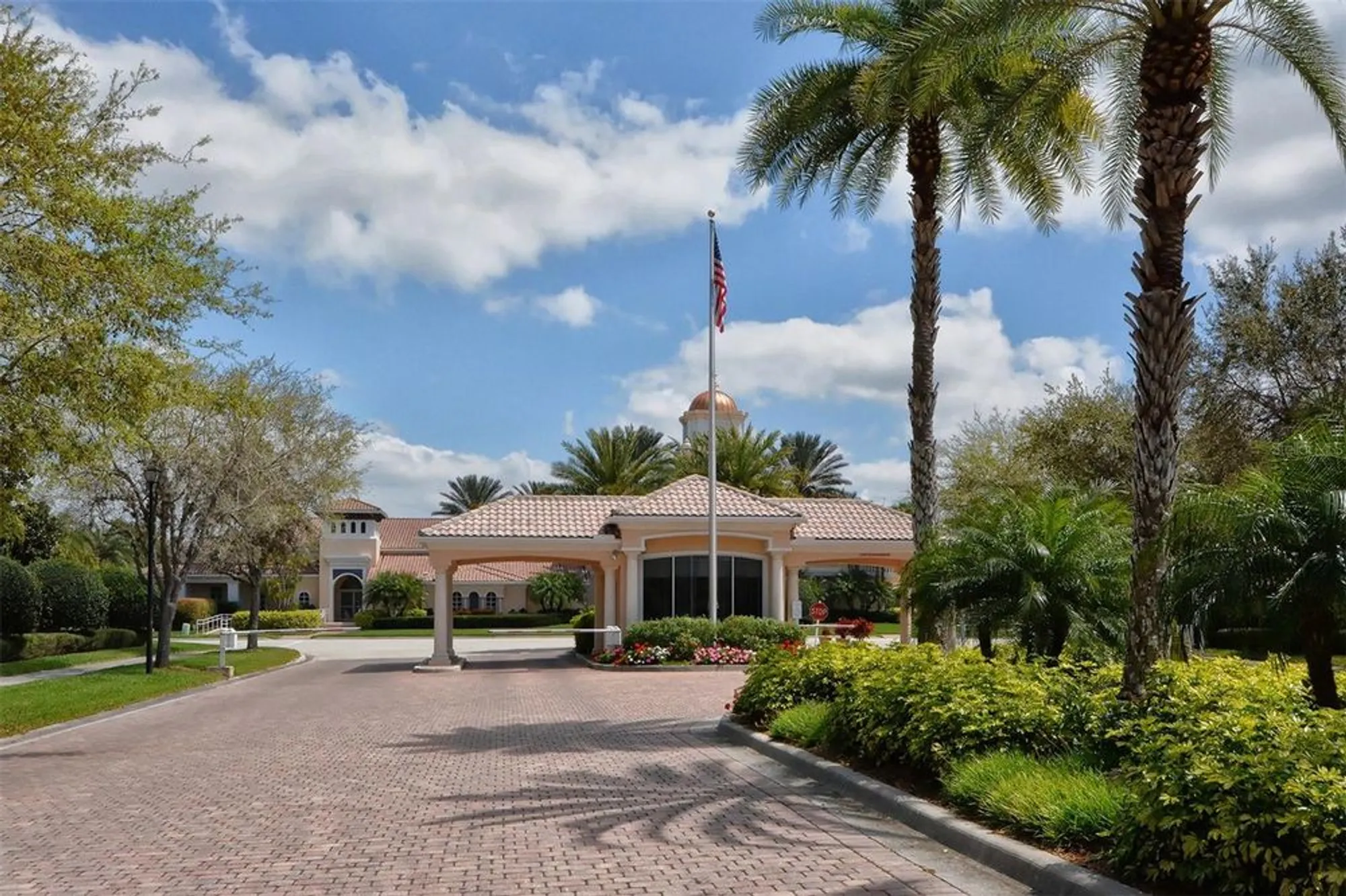 Property Slideshow image 27 of 49 | 5737 ivrea dr, Sarasota, FL, 34238