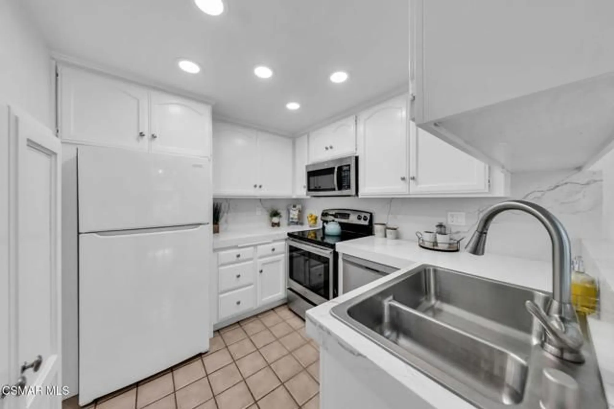 Property Slideshow image 13 of 52 | 224 oakleaf dr apt 102, Thousand Oaks, CA, 91360