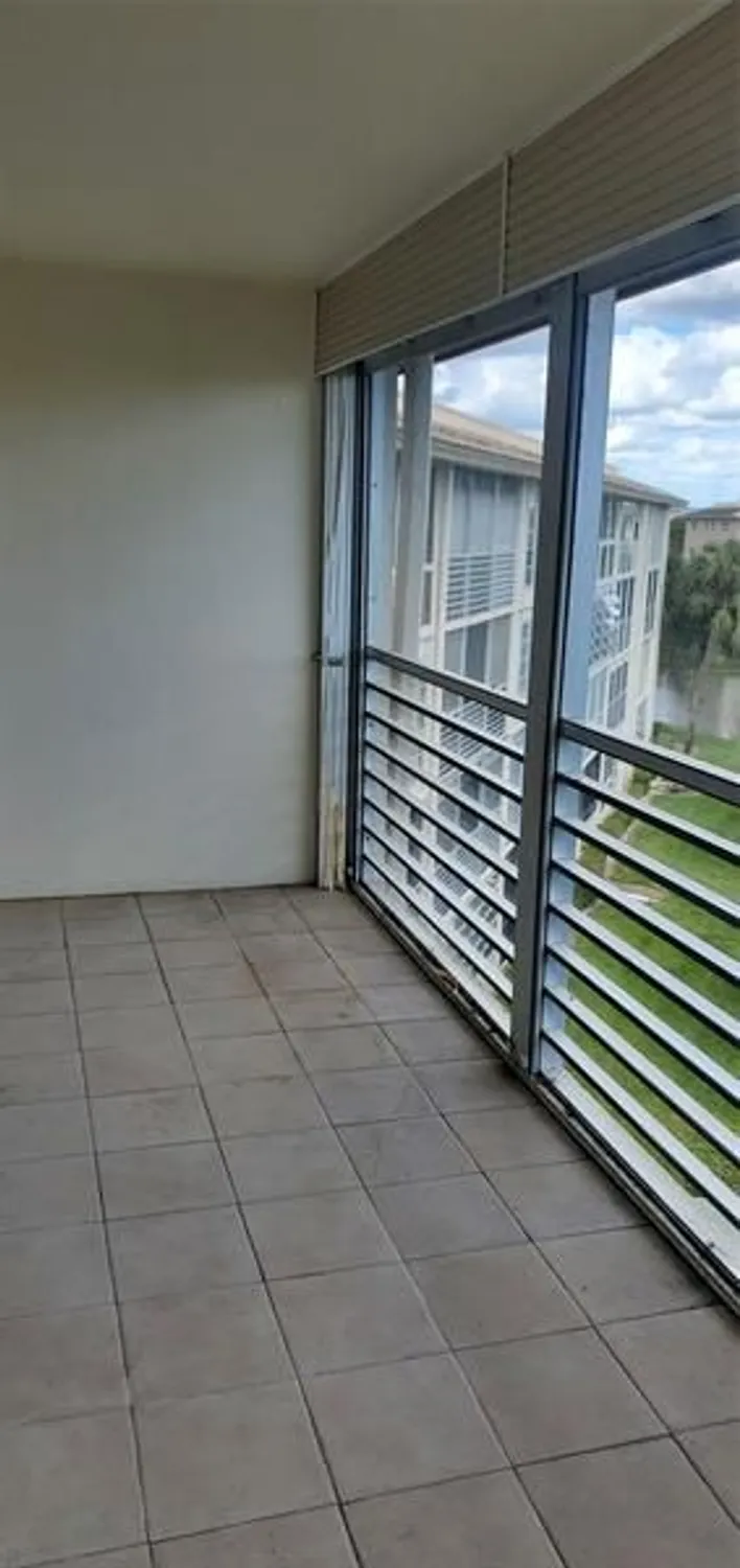 Property Slideshow image 12 of 20 | 1902 bermuda cir h4, Coconut Creek, FL, 33066