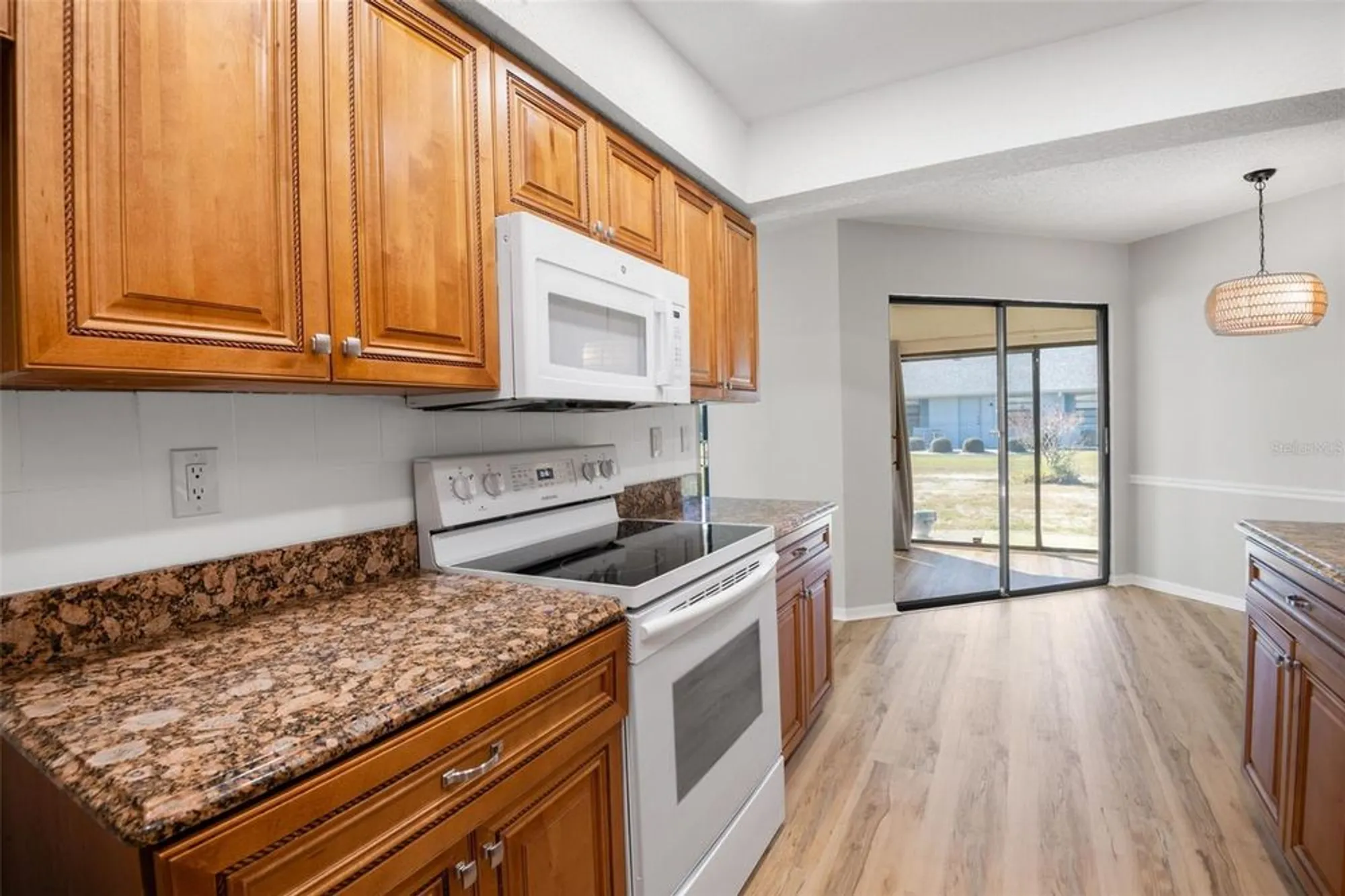 Property Slideshow image 9 of 51 | 302 linger ln, Sun City Center, FL, 33573