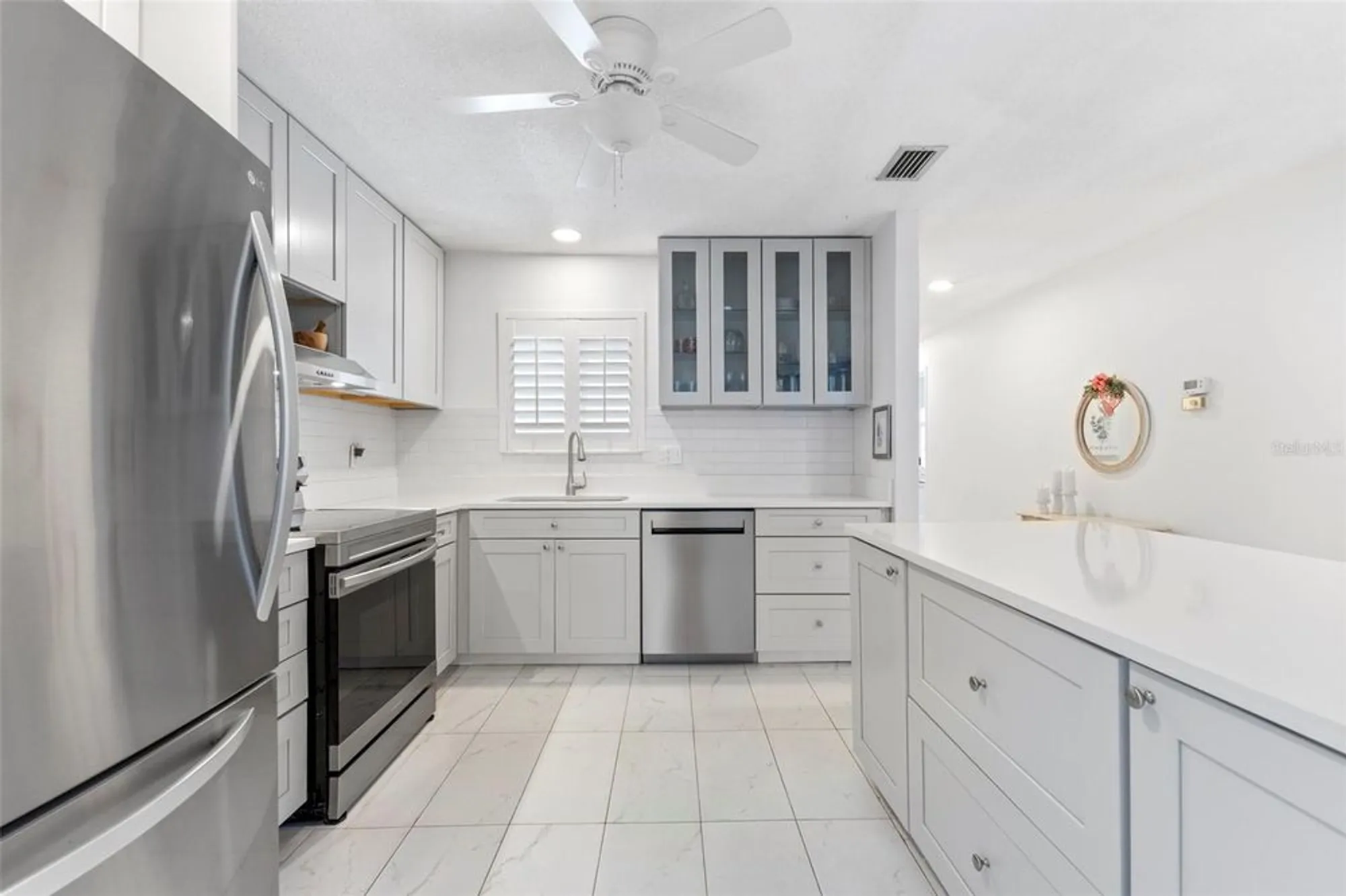 Property Slideshow image 3 of 18 | 3978 overlook bnd # 25, Sarasota, FL, 34232