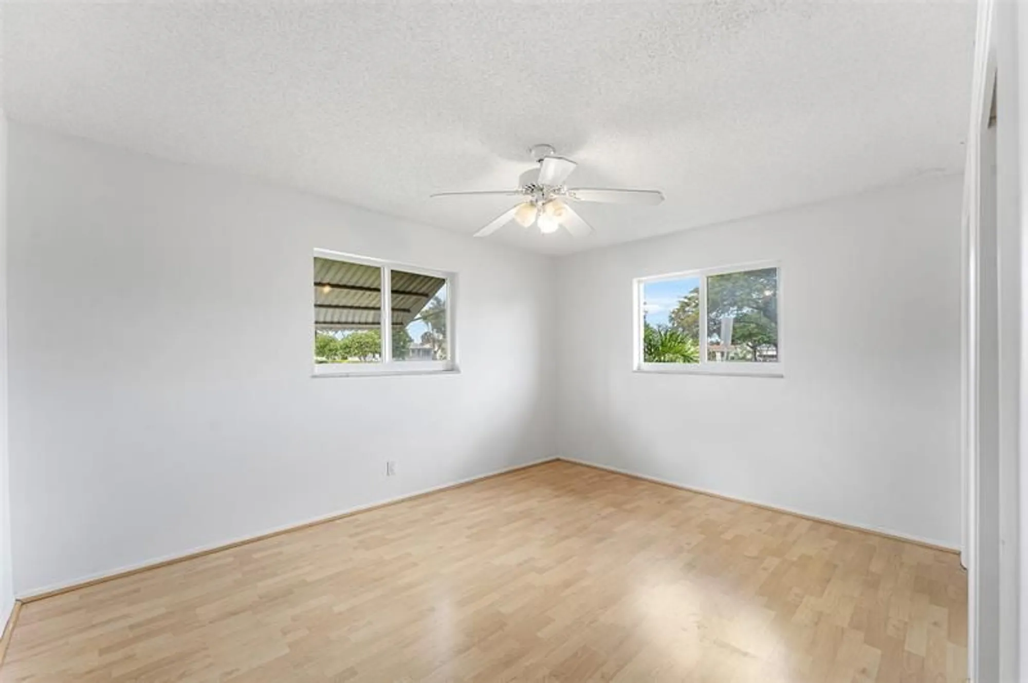 Property Slideshow image 17 of 34 | 4706 nw 43rd ter, Tamarac, FL, 33319