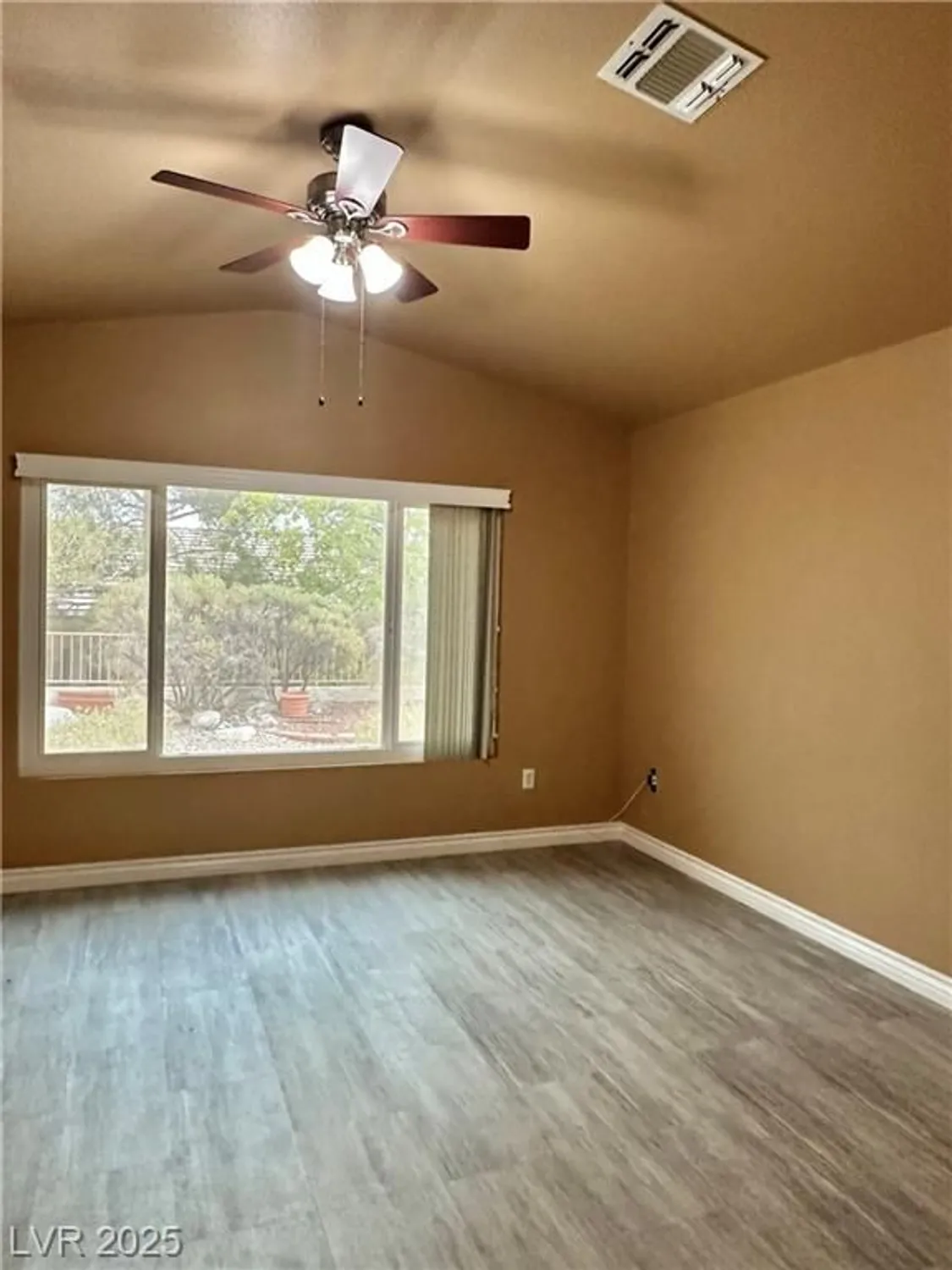 Property Slideshow image 16 of 26 | 466 edgefield ridge pl, Henderson, NV, 89012