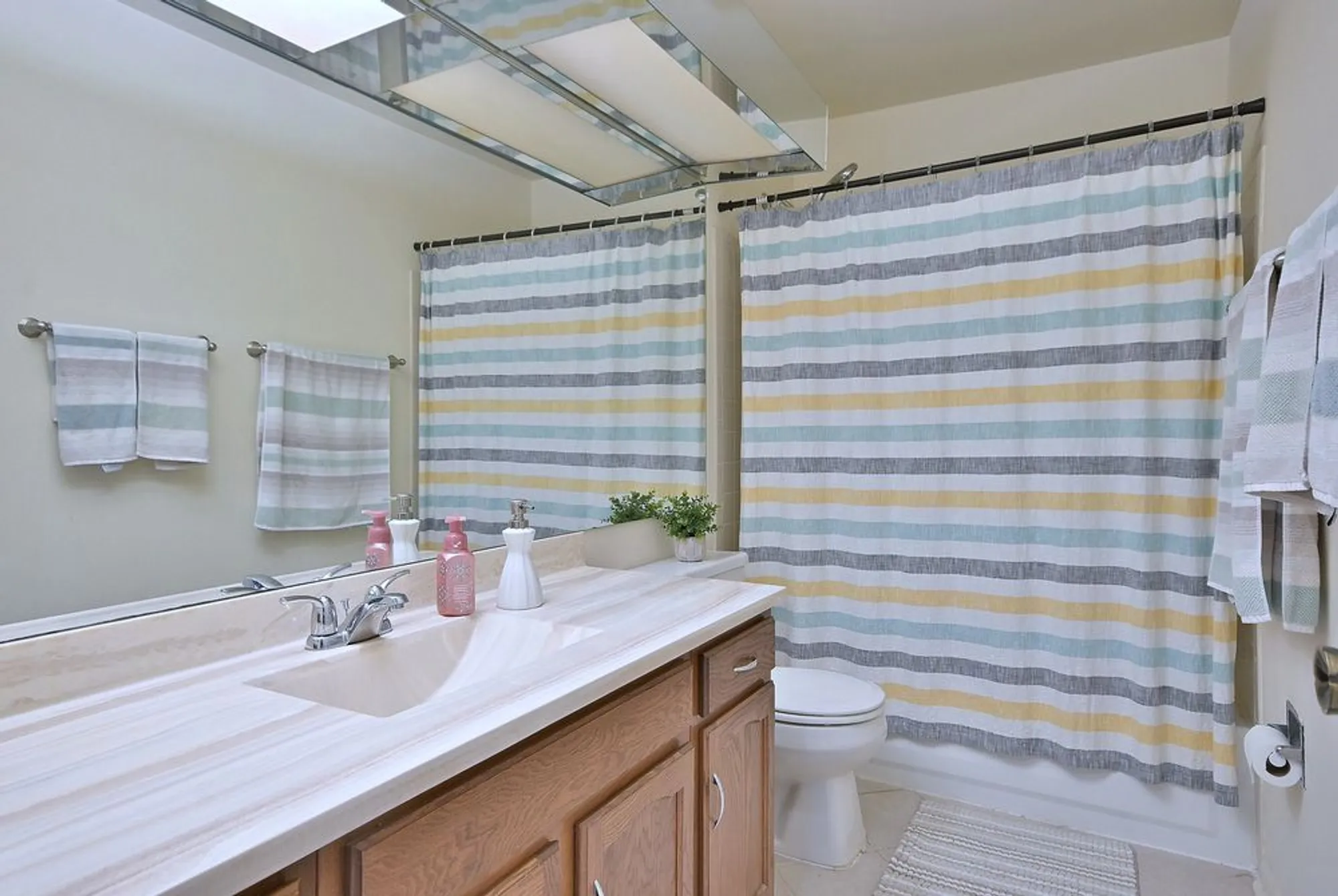 Property Slideshow image 21 of 27 | 509 aberdeen ln c, Prospect Heights, IL, 60070