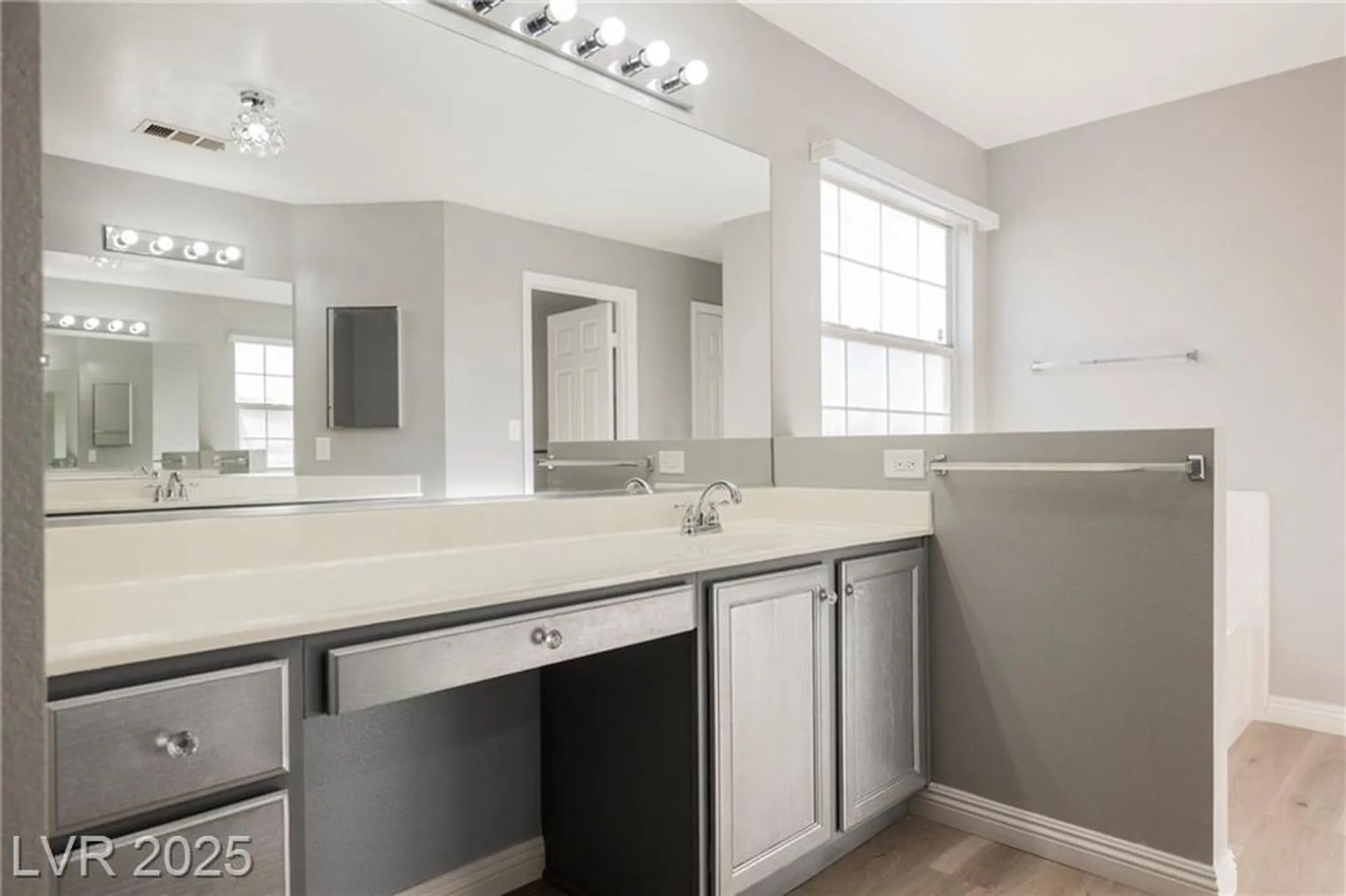 Property Slideshow image 43 of 66 | 5133 burr oak dr, Las Vegas, NV, 89130