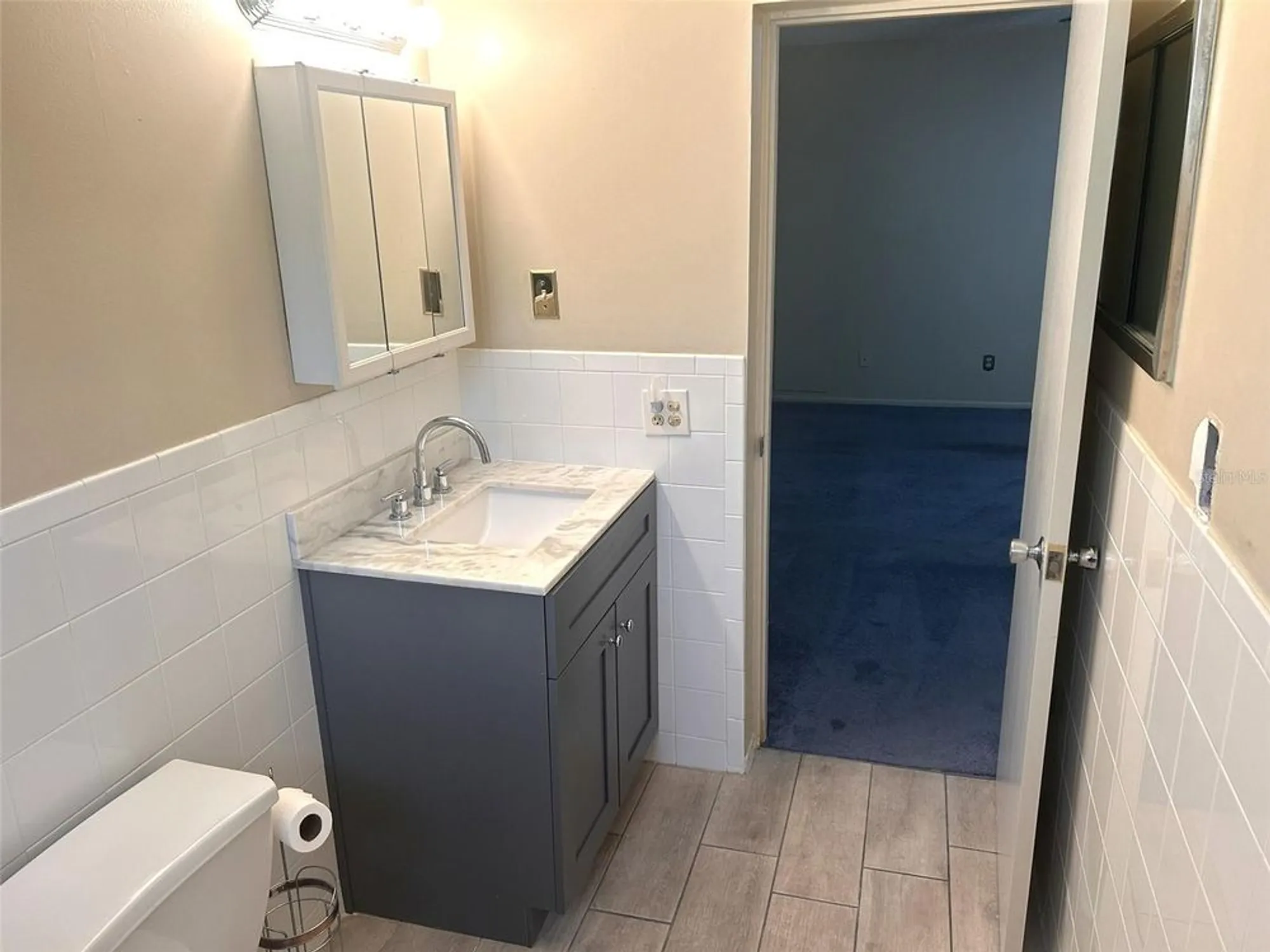 Property Slideshow image 21 of 55 | 2402 ecuadorian way apt 18, Clearwater, FL, 33763