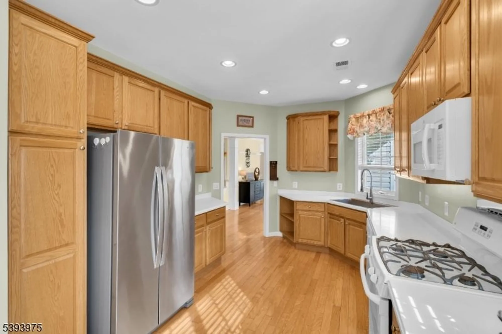 Property Slideshow image 34 of 50 | 236 knollcrest ct, Somerset, NJ, 08873