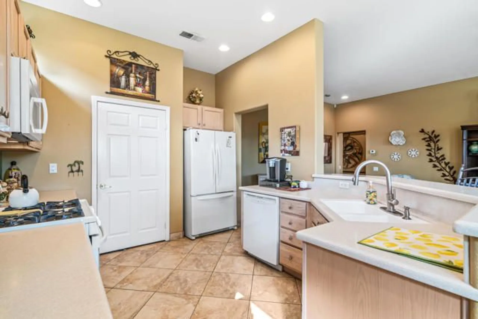 Property Slideshow image 17 of 51 | 43774 royal saint george dr, Indio, CA, 92201