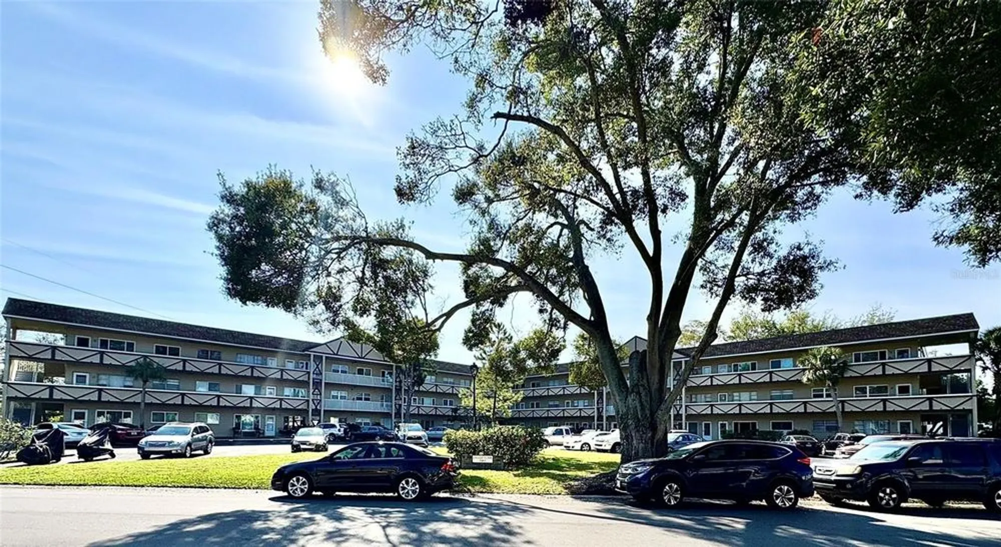 Property Slideshow image 2 of 55 | 2463 brazilia dr 53, Clearwater, FL, 33763